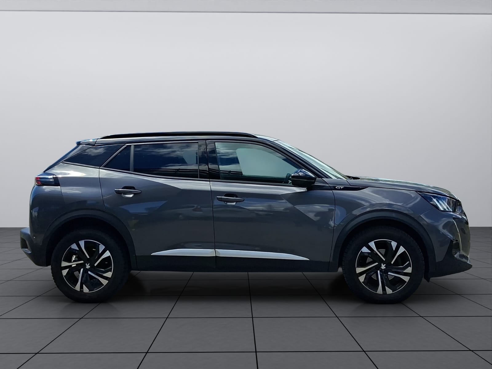 PEUGEOT 2008 1.2 PureTech GT EAT8-image-7