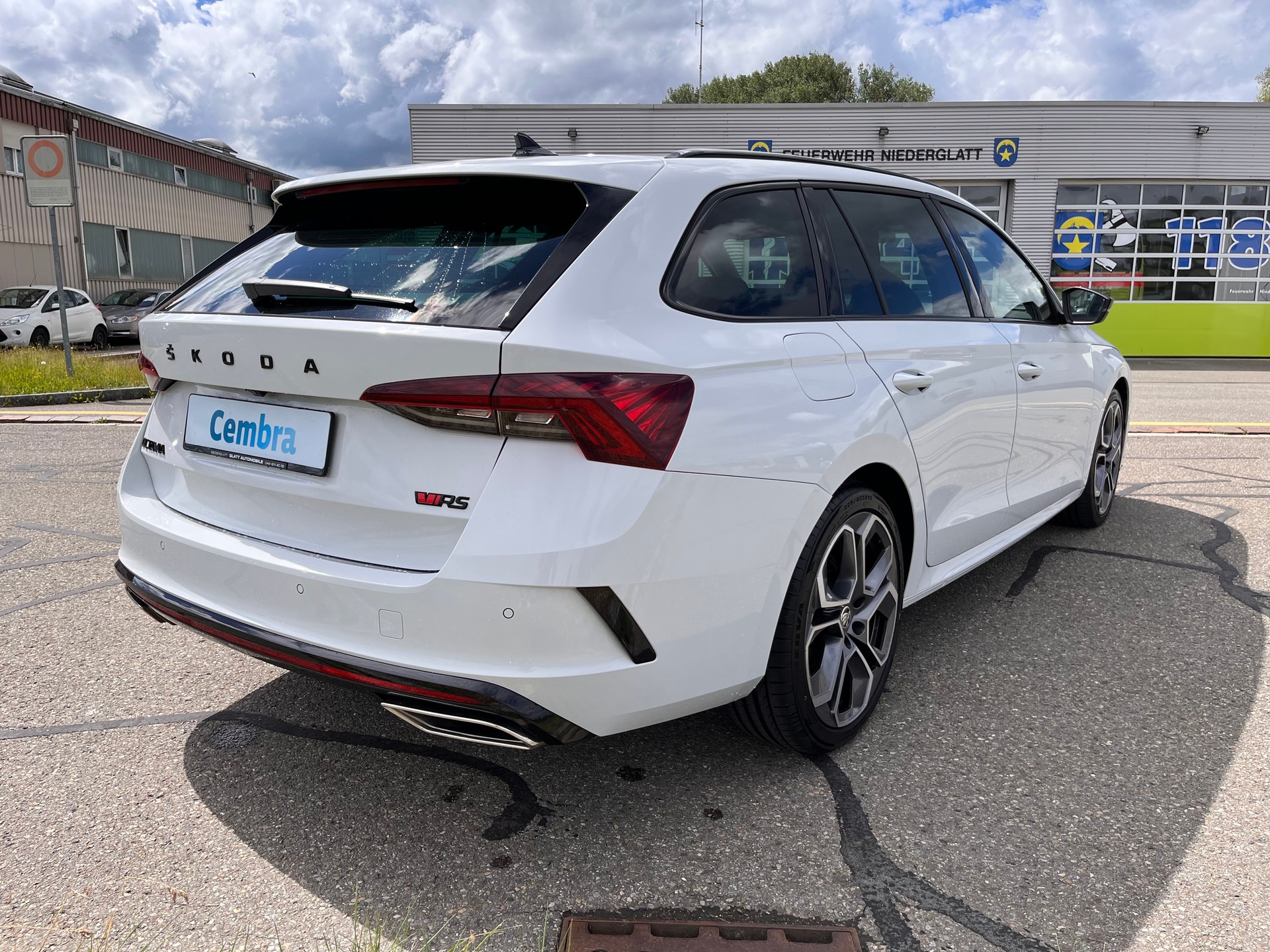 SKODA Octavia Combi 2.0 TDI DSG RS 4x4 * WEISS METALLIC - mySKODA PACK RS - SUPERSPORT LENKRAD BEHEIZT *-image-5