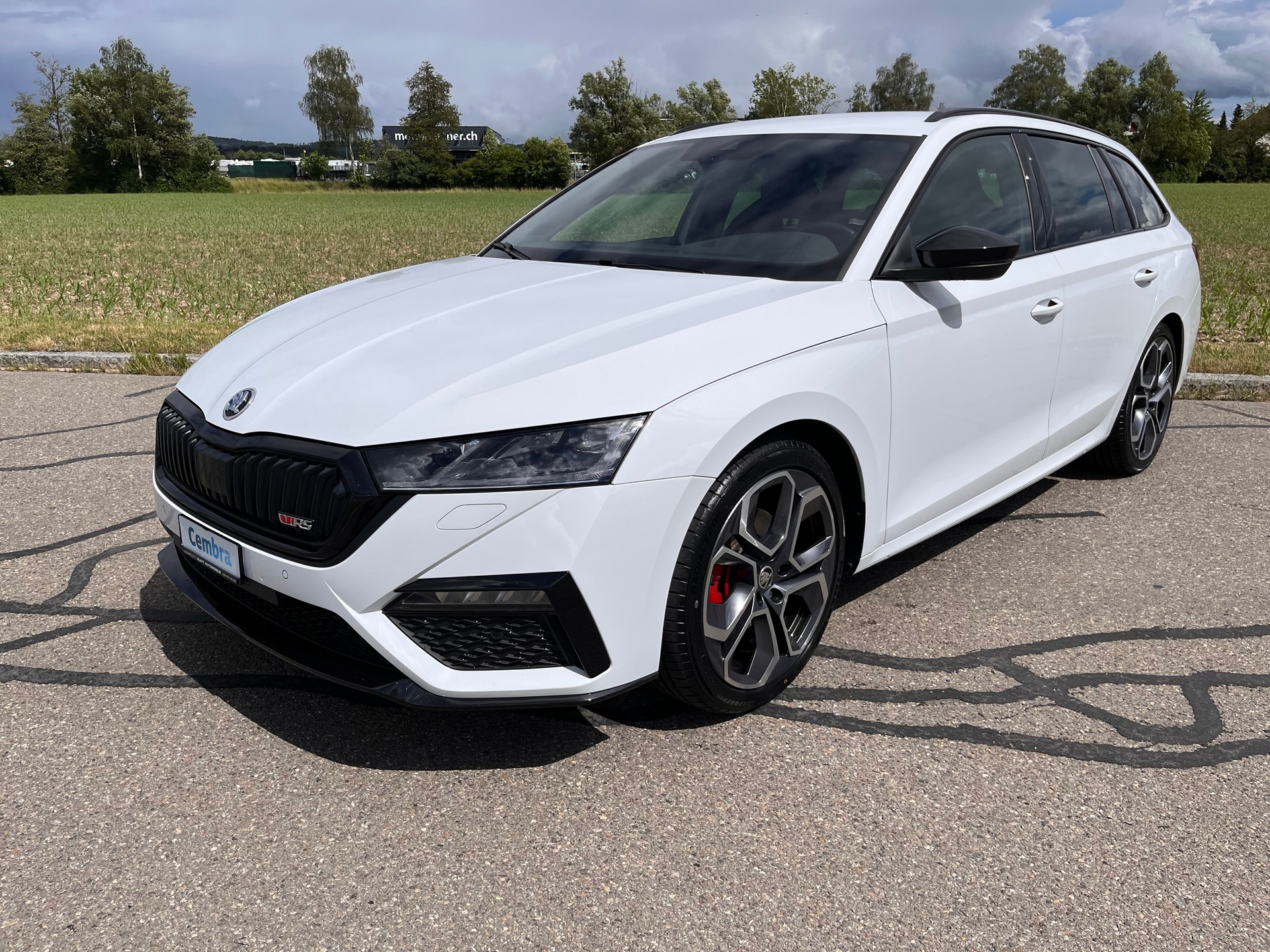 SKODA Octavia Combi 2.0 TDI DSG RS 4x4 * WEISS METALLIC - mySKODA PACK RS - SUPERSPORT LENKRAD BEHEIZT *-showroom-element-1