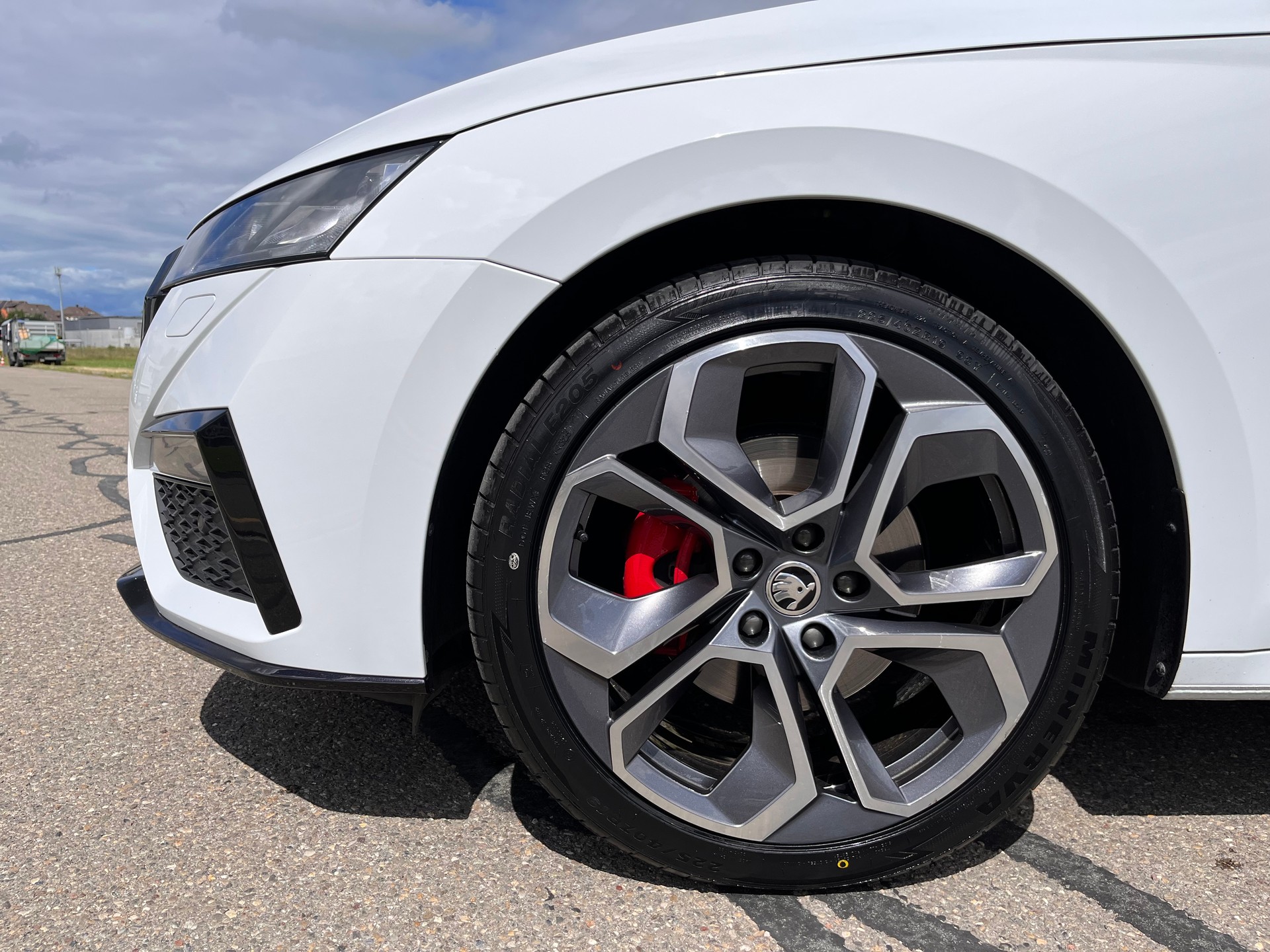 SKODA Octavia Combi 2.0 TDI DSG RS 4x4 * WEISS METALLIC - mySKODA PACK RS - SUPERSPORT LENKRAD BEHEIZT *-image-10