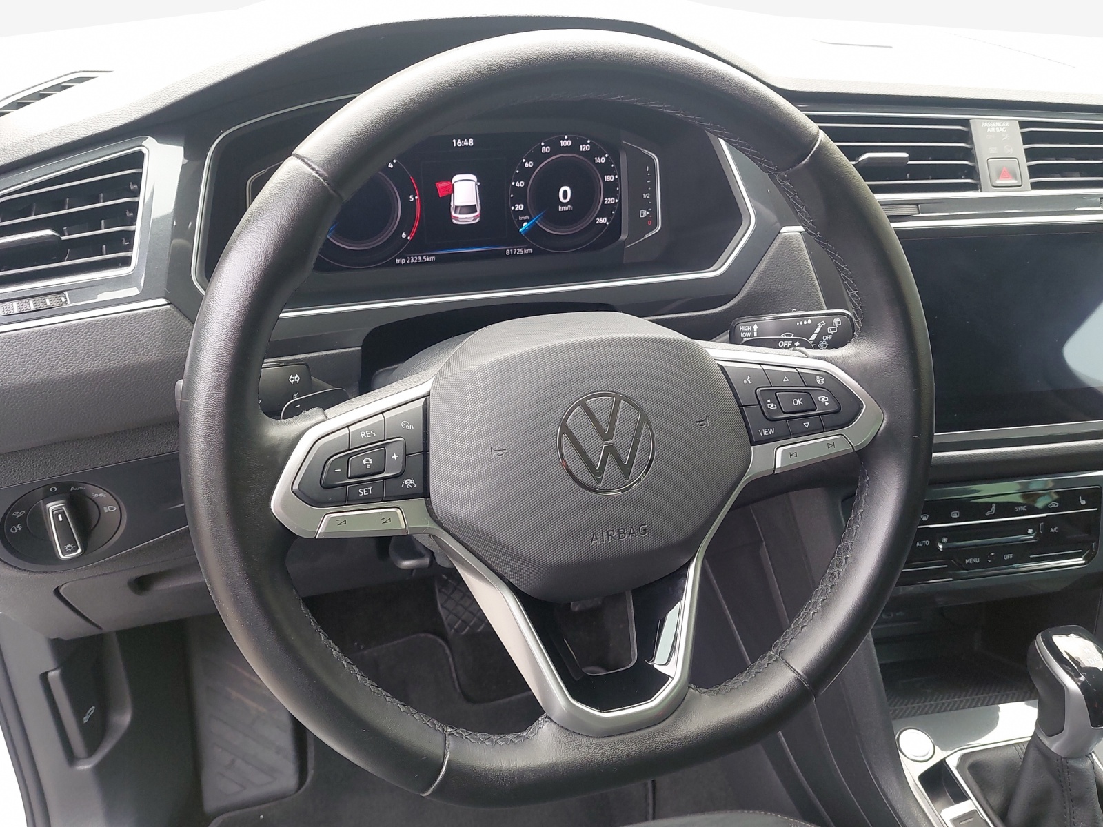 VW Tiguan 2.0 TDI SCR Elegance 4Motion DSG-image-9