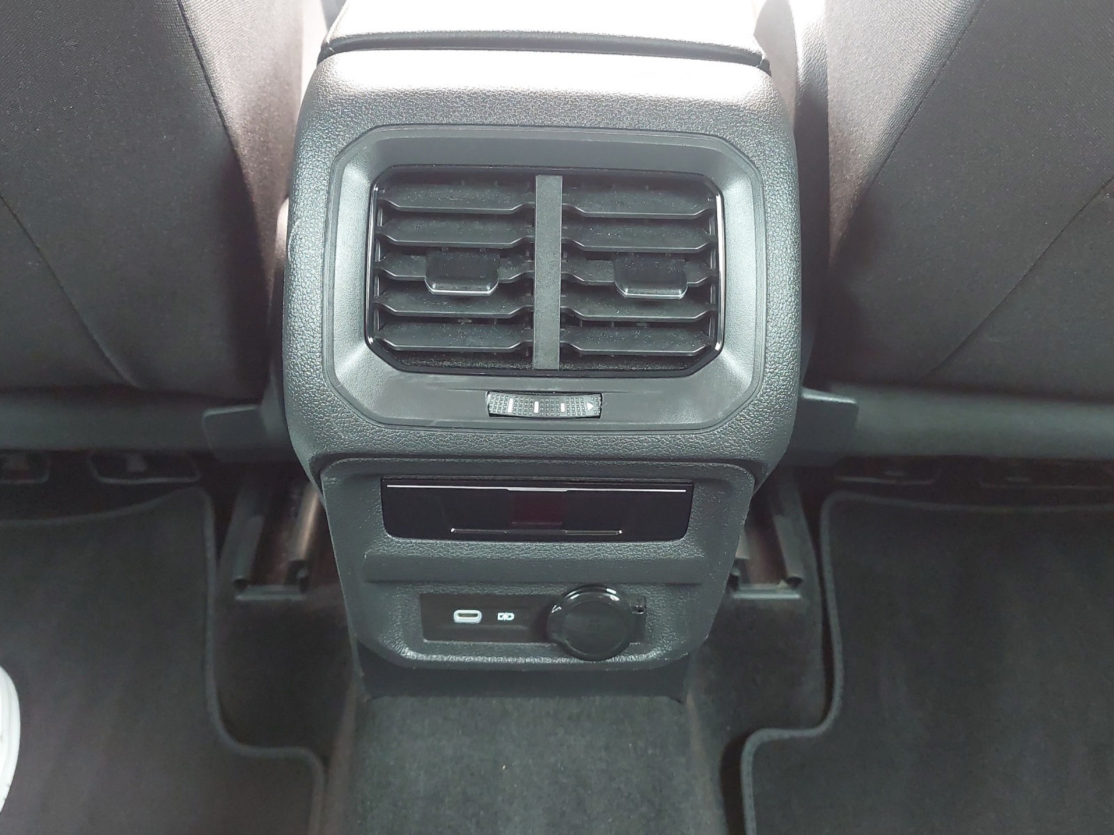 VW Tiguan 2.0 TDI SCR Elegance 4Motion DSG-image-10