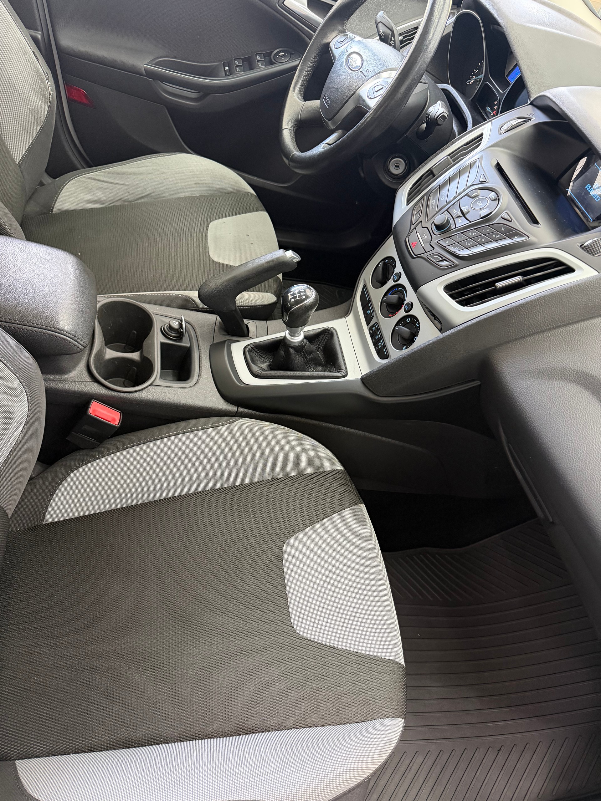 FORD Focus 1.6 SCTi Titanium-image-4