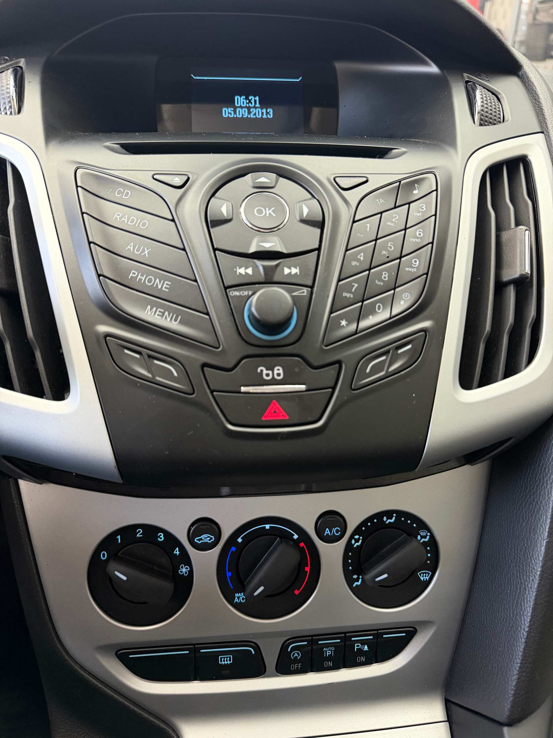FORD Focus 1.6 SCTi Titanium-image-6