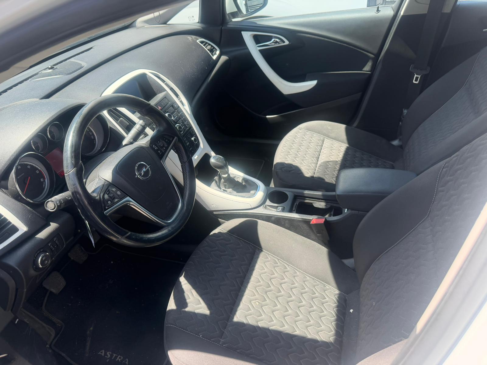 OPEL Astra ST 1.7 CDTi ecoFLEX Anniversary Ed.-image-4