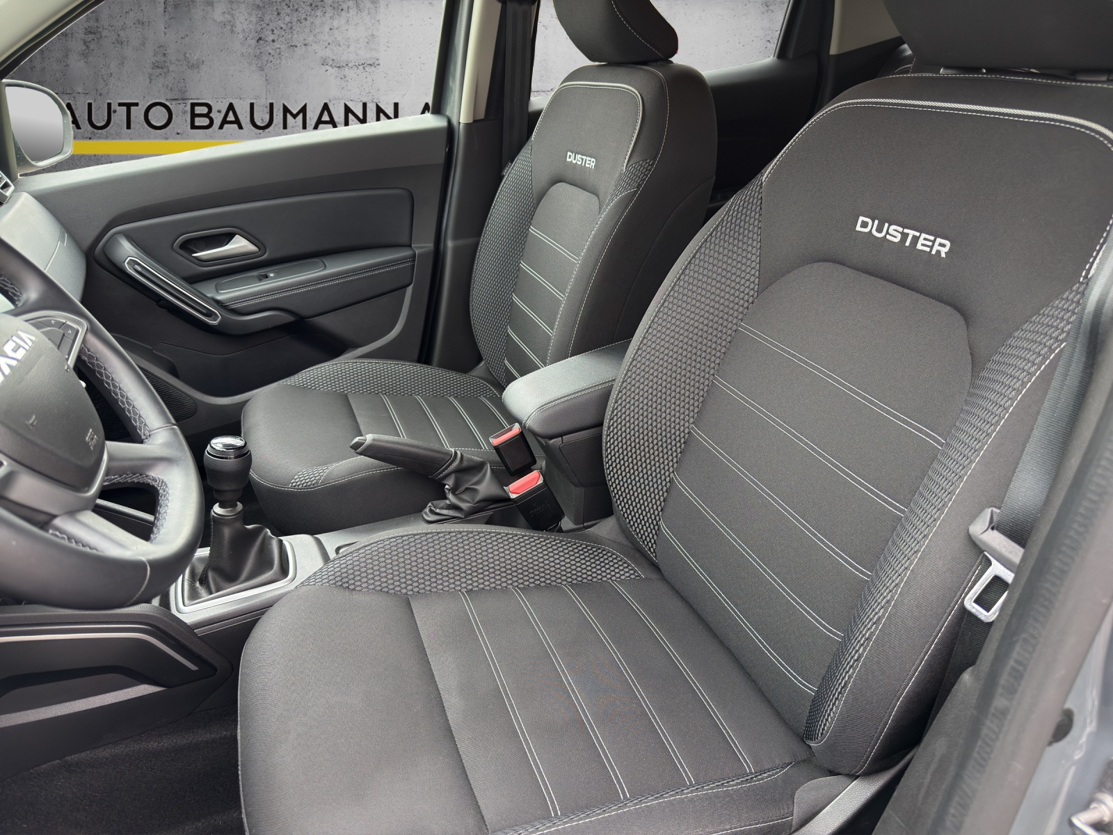 DACIA Duster TCe 150 Journey+ 4x4-image-14
