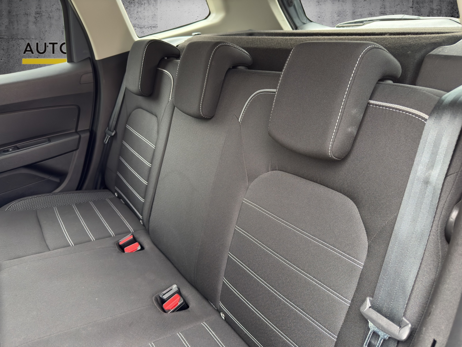 DACIA Duster TCe 150 Journey+ 4x4-image-12