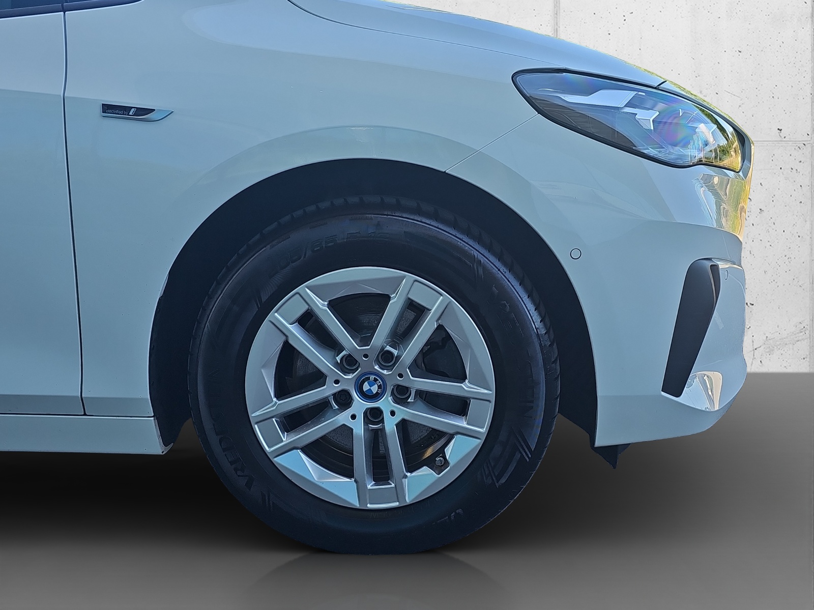 BMW 225e xDrive Active Tourer-image-9