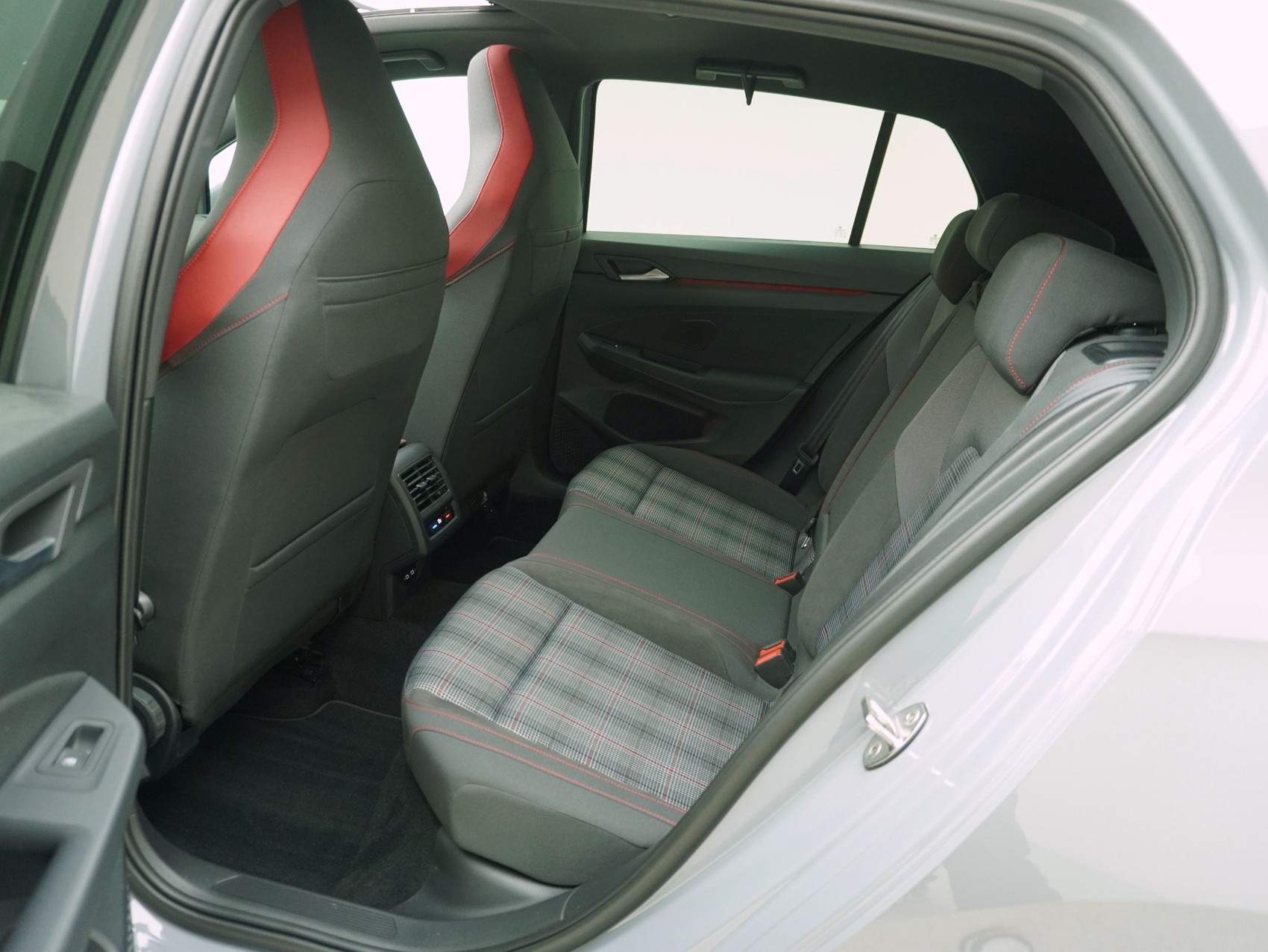 VW Golf 8 2.0 TSI DSG GTI-image-12