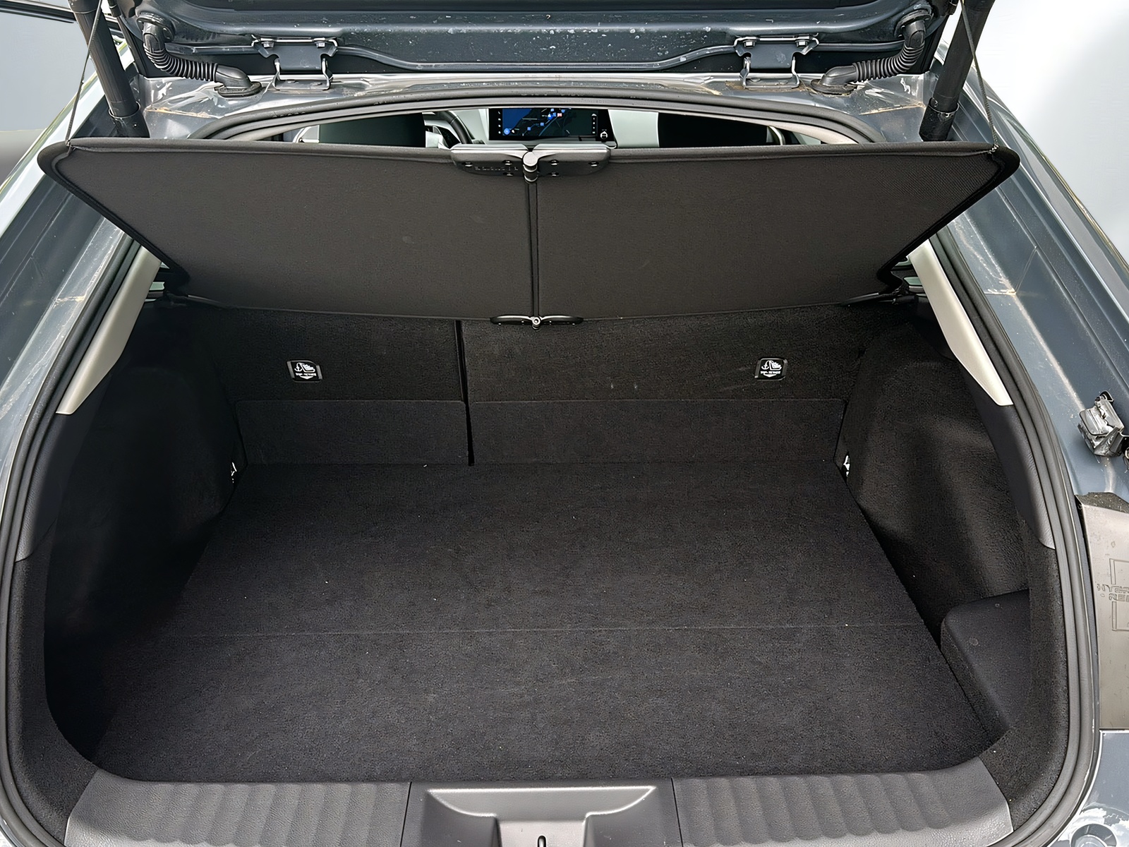 TOYOTA Prius 2.0 VVT-i Plug-in Hybrid Style-image-12