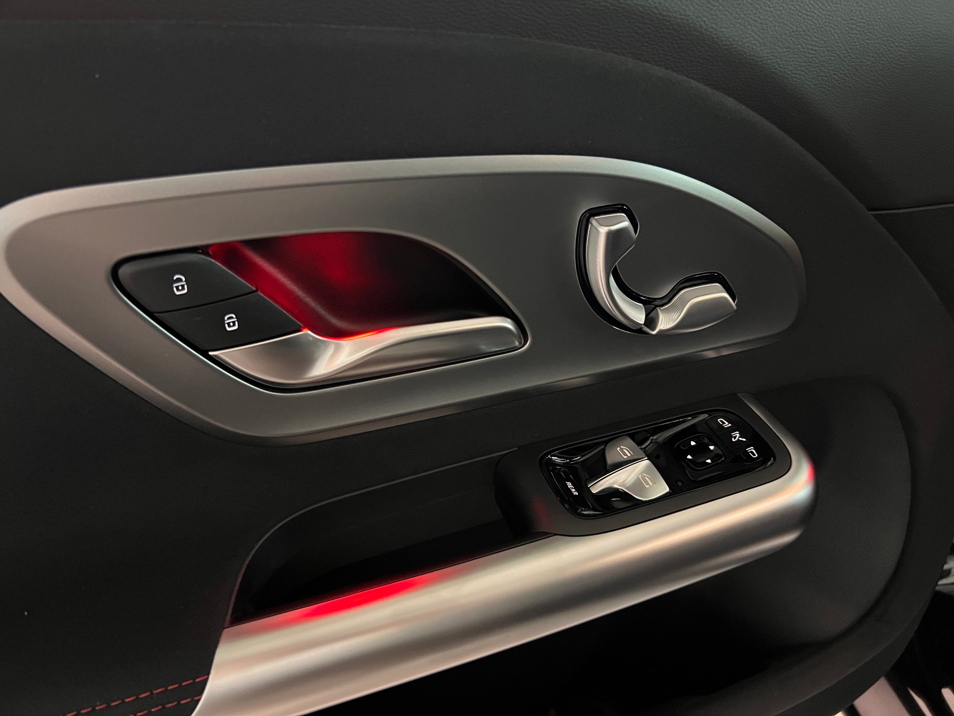 MERCEDES-BENZ GLB 220 4Matic 8G-Tronic-image-13