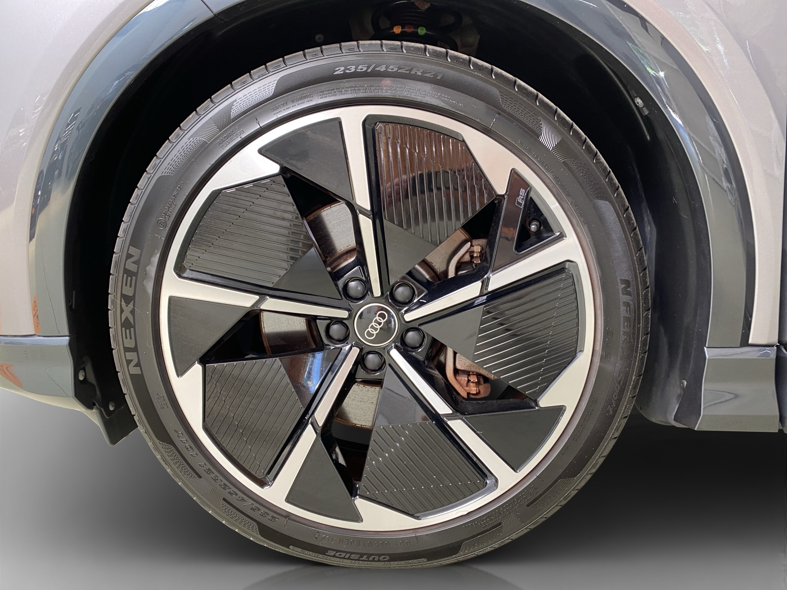 AUDI Q4 e-tron 50 quattro-image-15