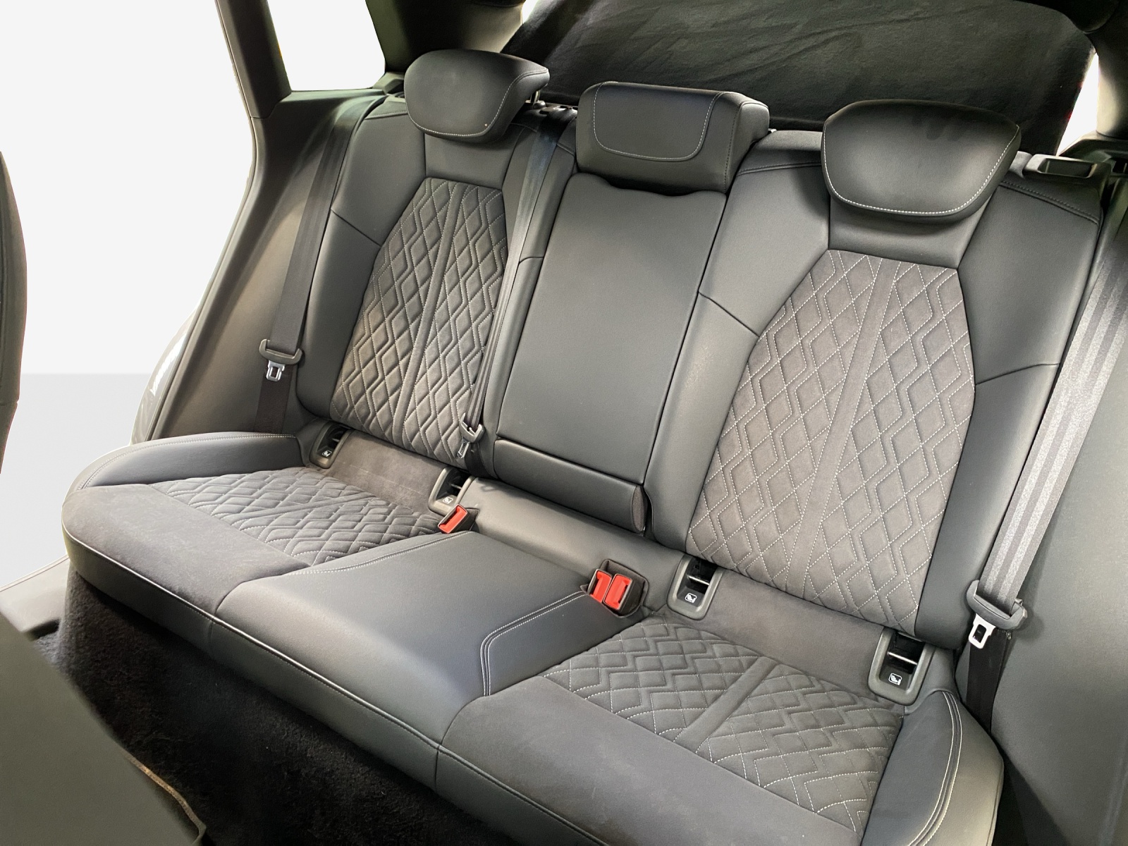 AUDI Q4 e-tron 50 quattro-image-11