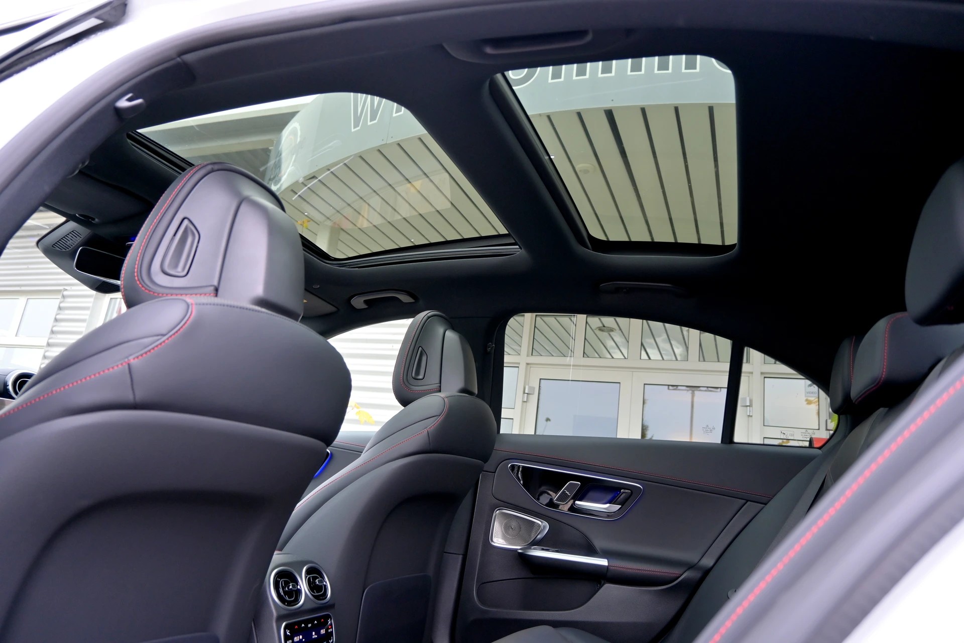 MERCEDES-BENZ C 63 S AMG E Performance 4 Matic 680PS-image-17