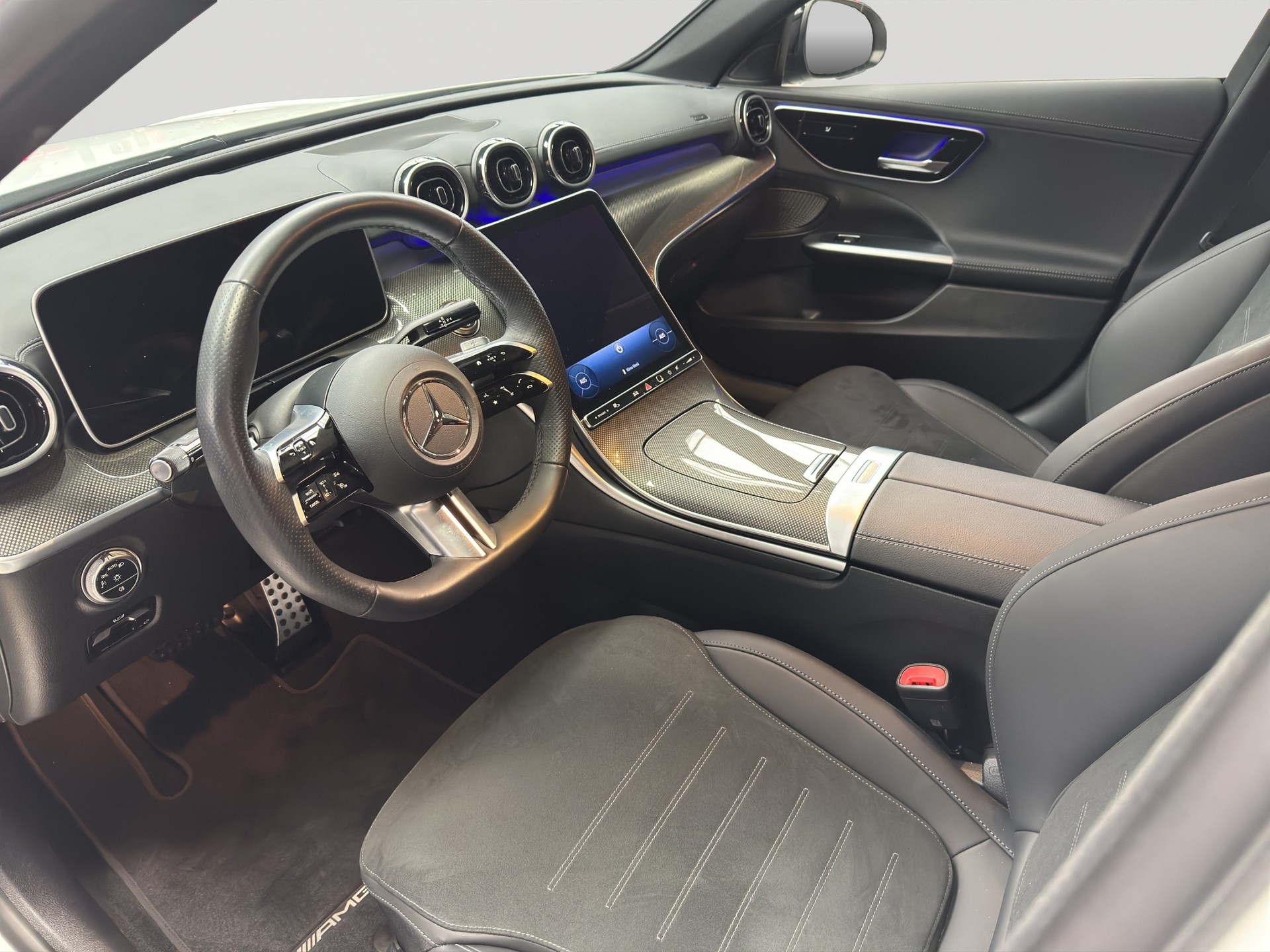 MERCEDES-BENZ C 300 d AMG Line Night-image-6