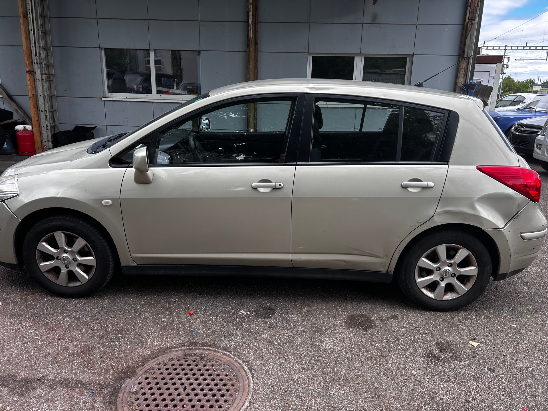 NISSAN Tiida 1.6 acenta Automatic-image-6