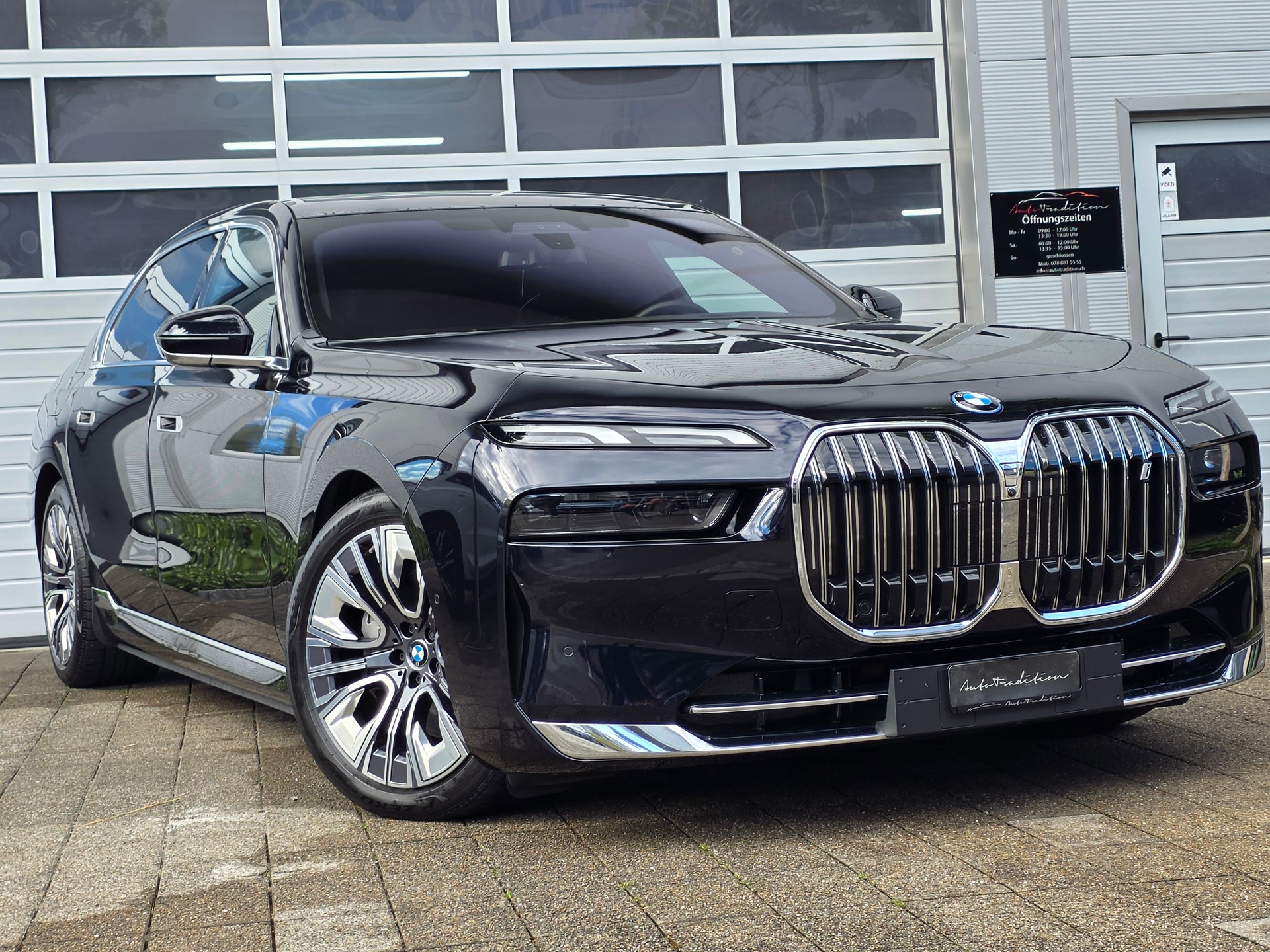 BMW i7 xDrive 60 **GRATIS-SERVICE - EXECUTIVE PANORMA SKY LOUNGE -MASSAGE SITZE VO+HI - BOWER & WILKINS SOUND -GARANTIE BIS 03.2030