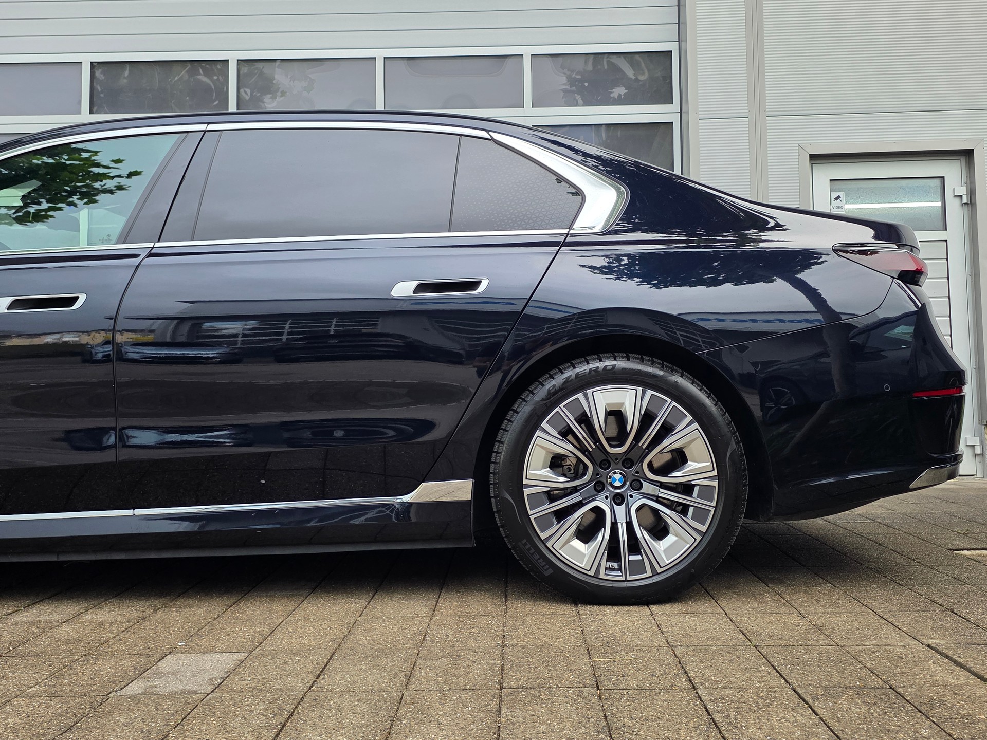 BMW i7 xDrive 60 **GRATIS-SERVICE - EXECUTIVE PANORMA SKY LOUNGE -MASSAGE SITZE VO+HI - BOWER & WILKINS SOUND -GARANTIE BIS 03.2030-showroom-element-3