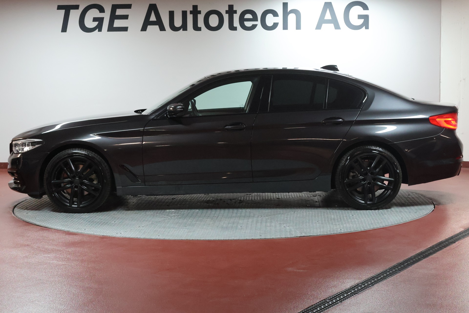 BMW 520d xDrive Sport Line Steptronic-image-3