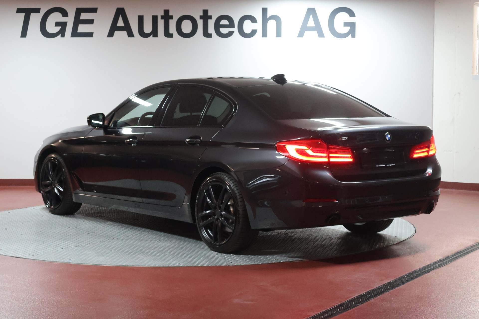 BMW 520d xDrive Sport Line Steptronic-image-18