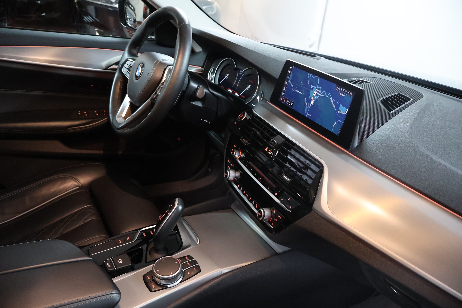 BMW 520d xDrive Sport Line Steptronic-image-9