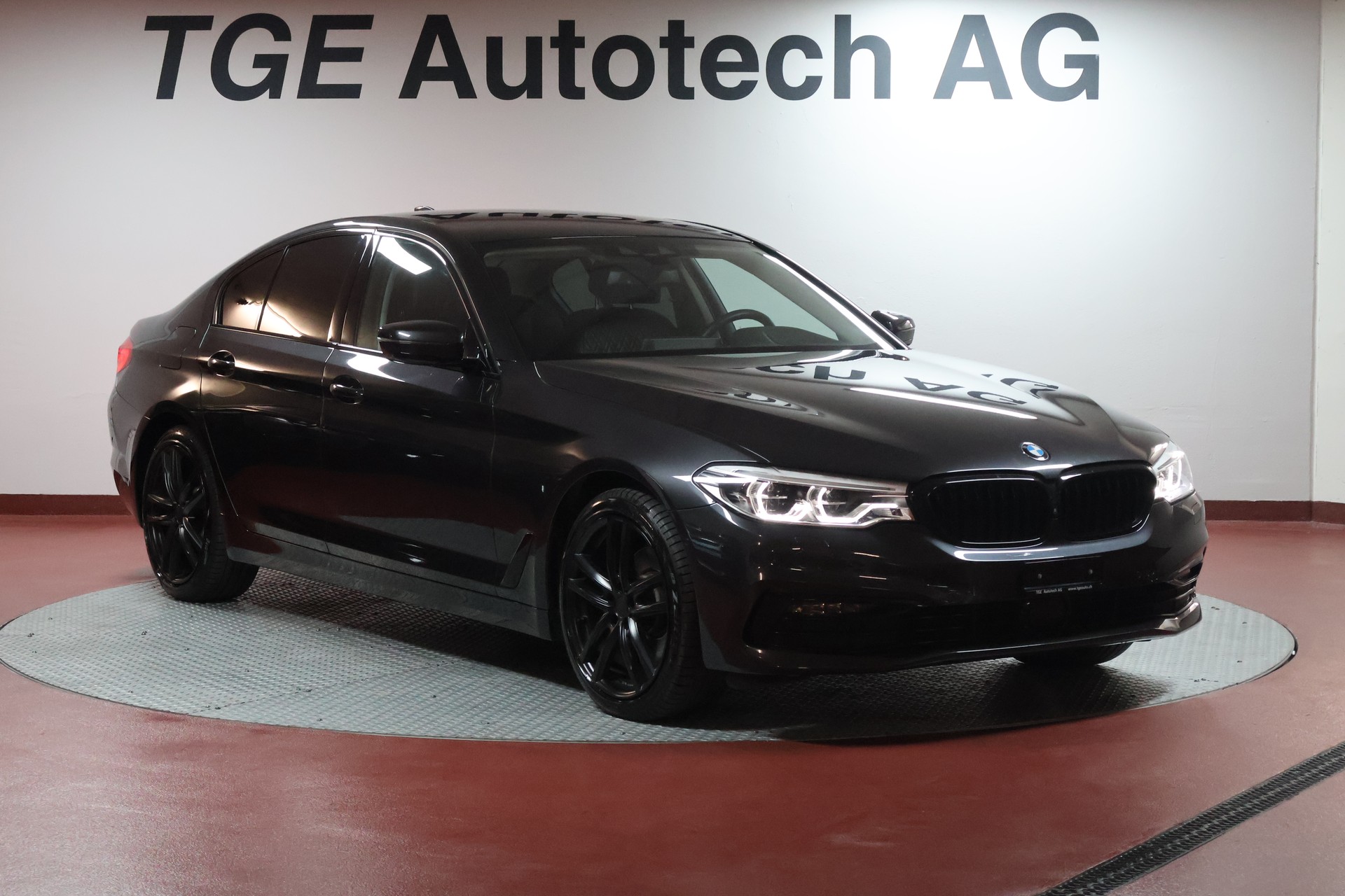 BMW 520d xDrive Sport Line Steptronic-image-2