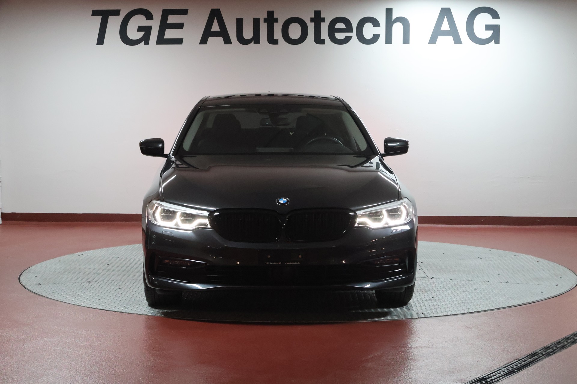 BMW 520d xDrive Sport Line Steptronic-image-1