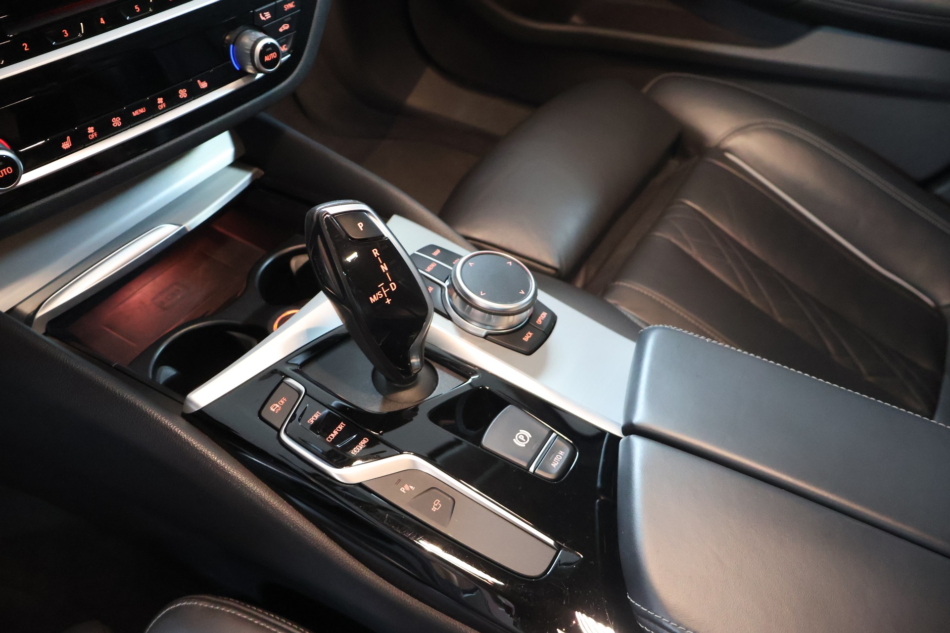 BMW 520d xDrive Sport Line Steptronic-image-10
