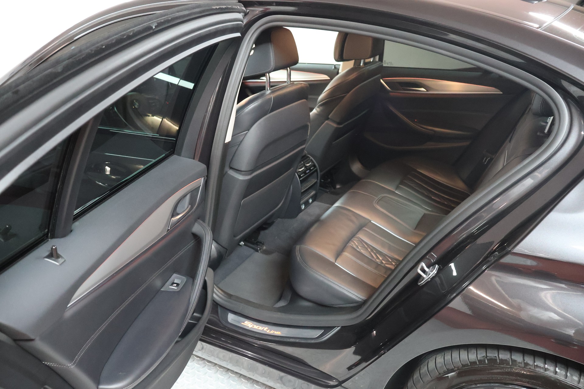 BMW 520d xDrive Sport Line Steptronic-image-16