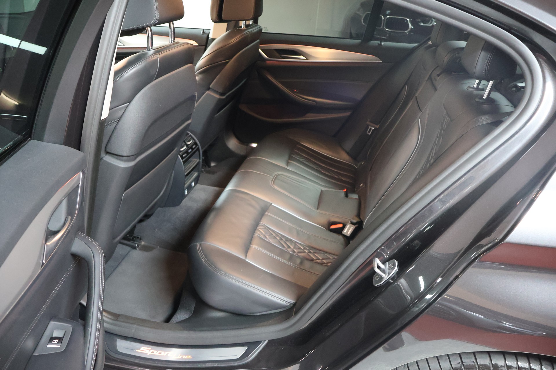 BMW 520d xDrive Sport Line Steptronic-image-17