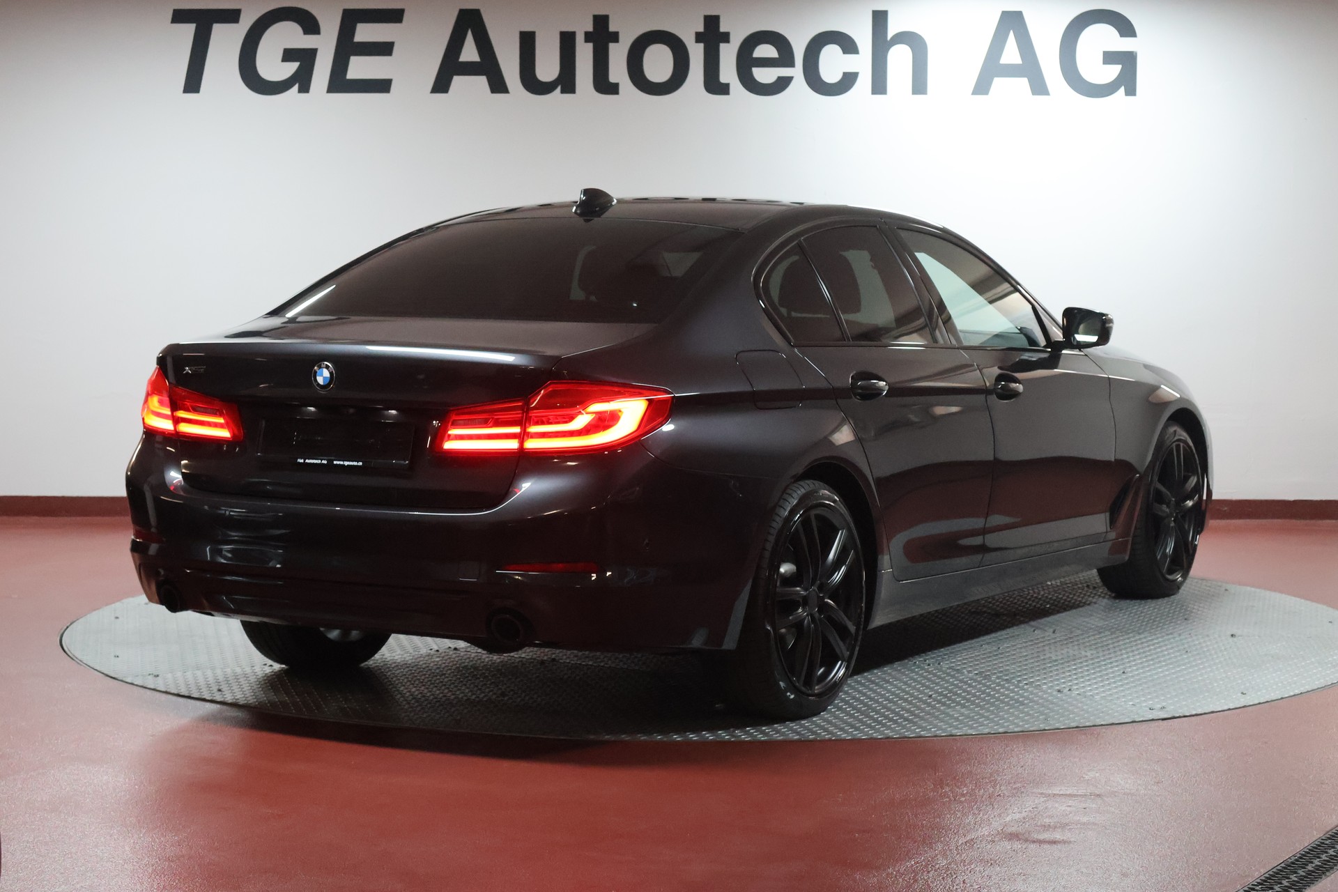 BMW 520d xDrive Sport Line Steptronic-image-19