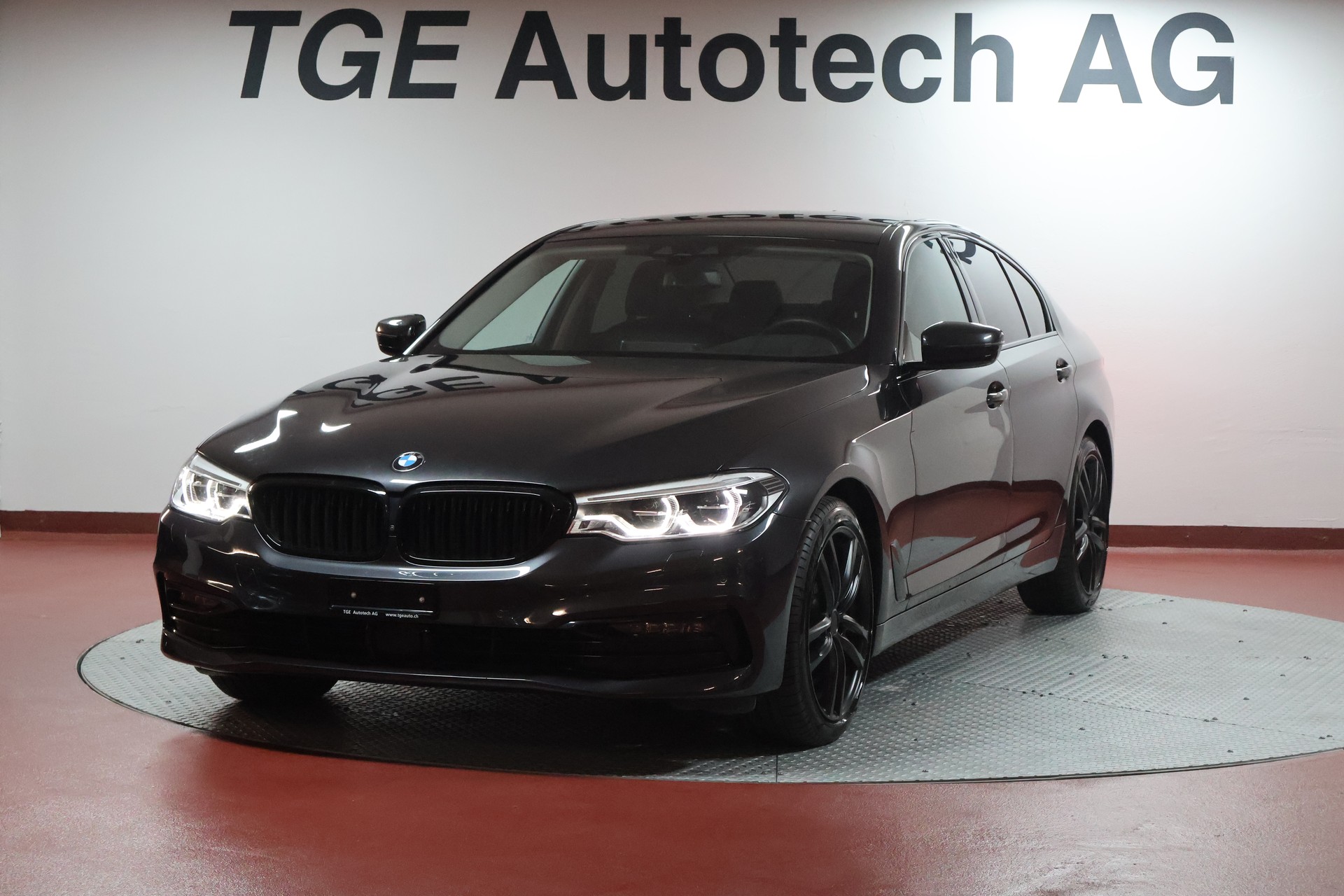 BMW 520d xDrive Sport Line Steptronic-image-0