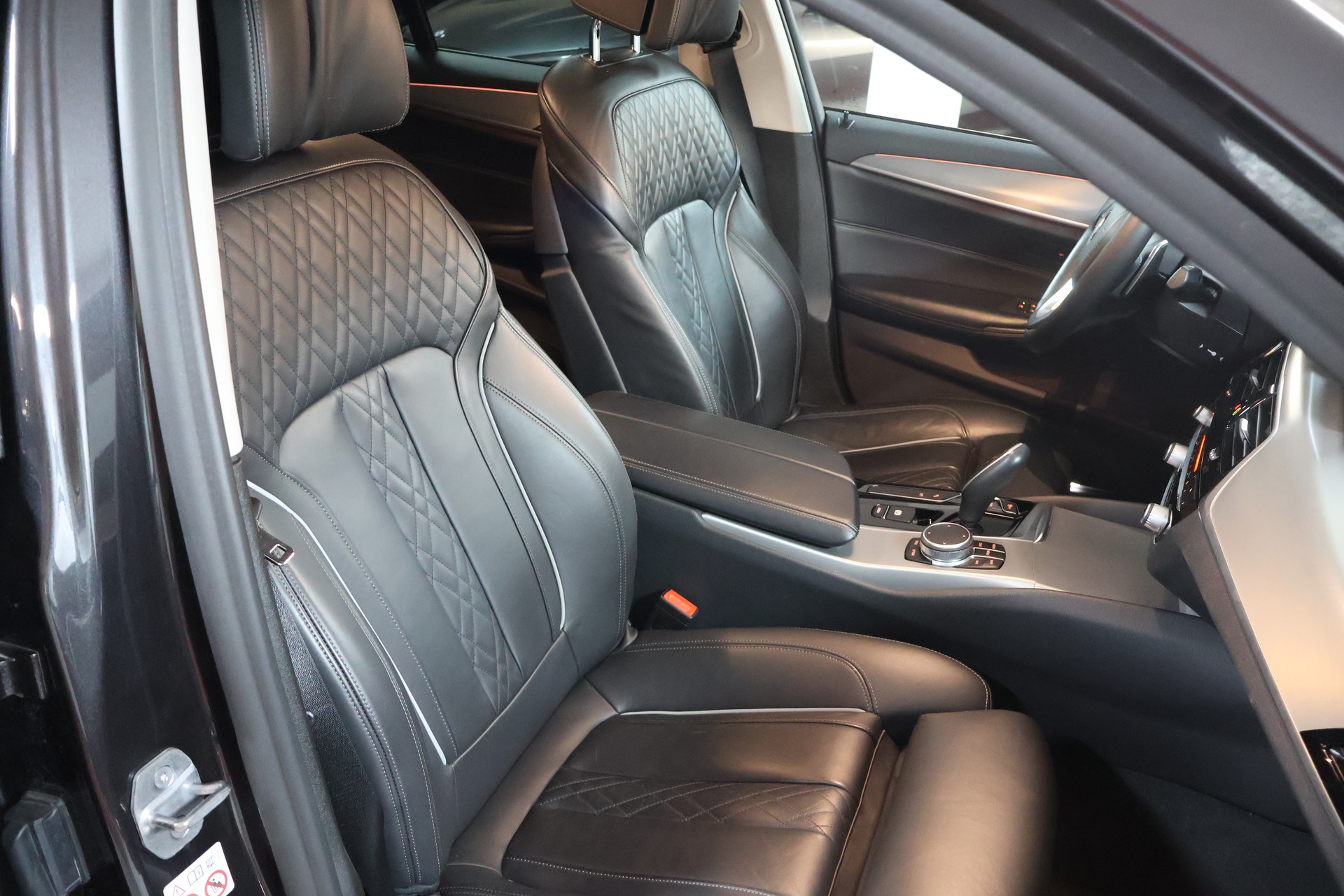 BMW 520d xDrive Sport Line Steptronic-image-12