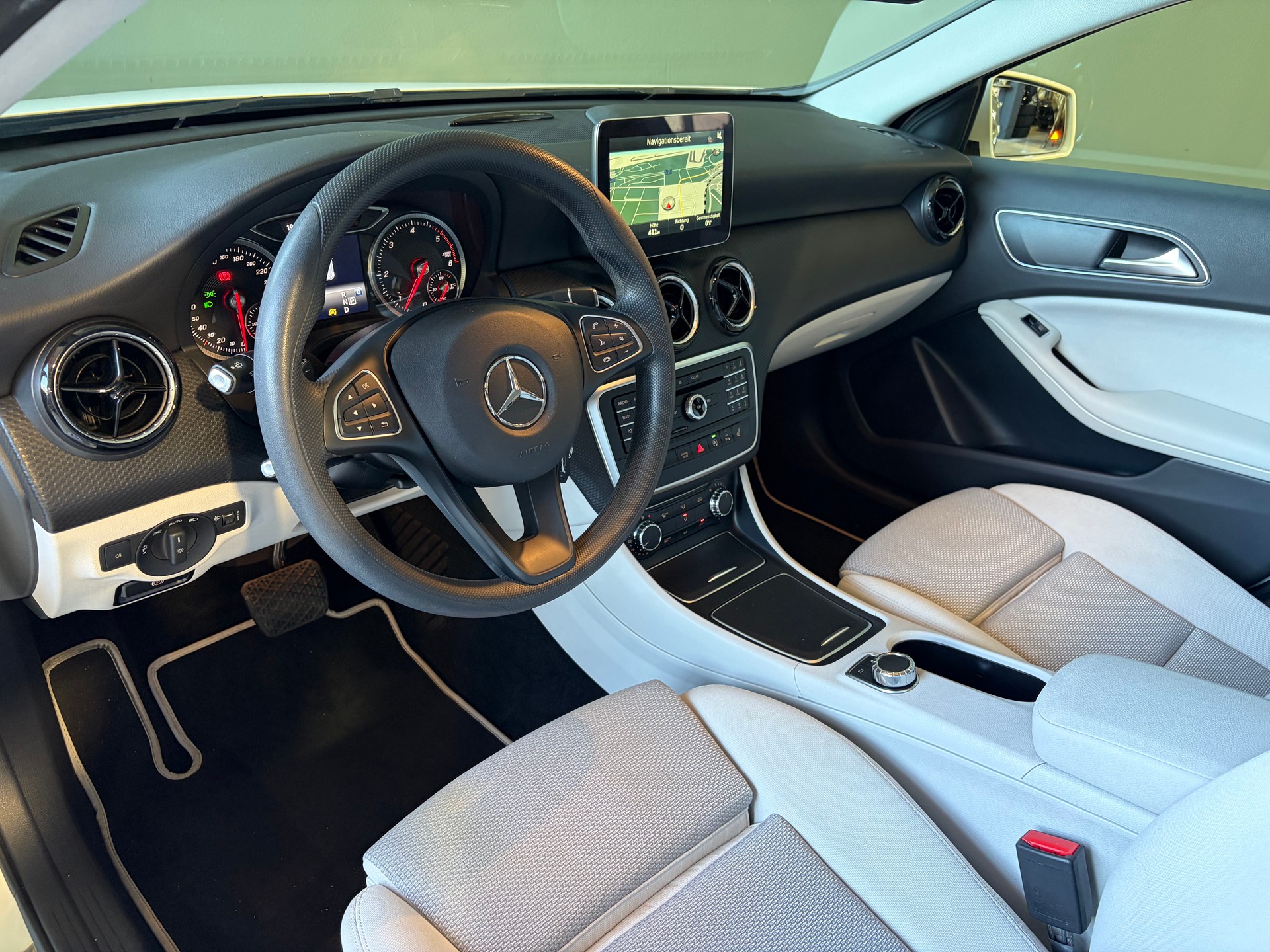 MERCEDES-BENZ A 200 CDI 4Matic 7G-DCT *** 1.Hand *** CH-Fahrzeug *** Ab MFK ***-image-5