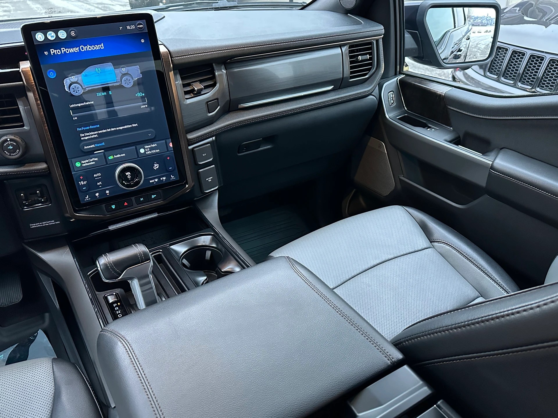 FORD F-150 Lightning-image-9