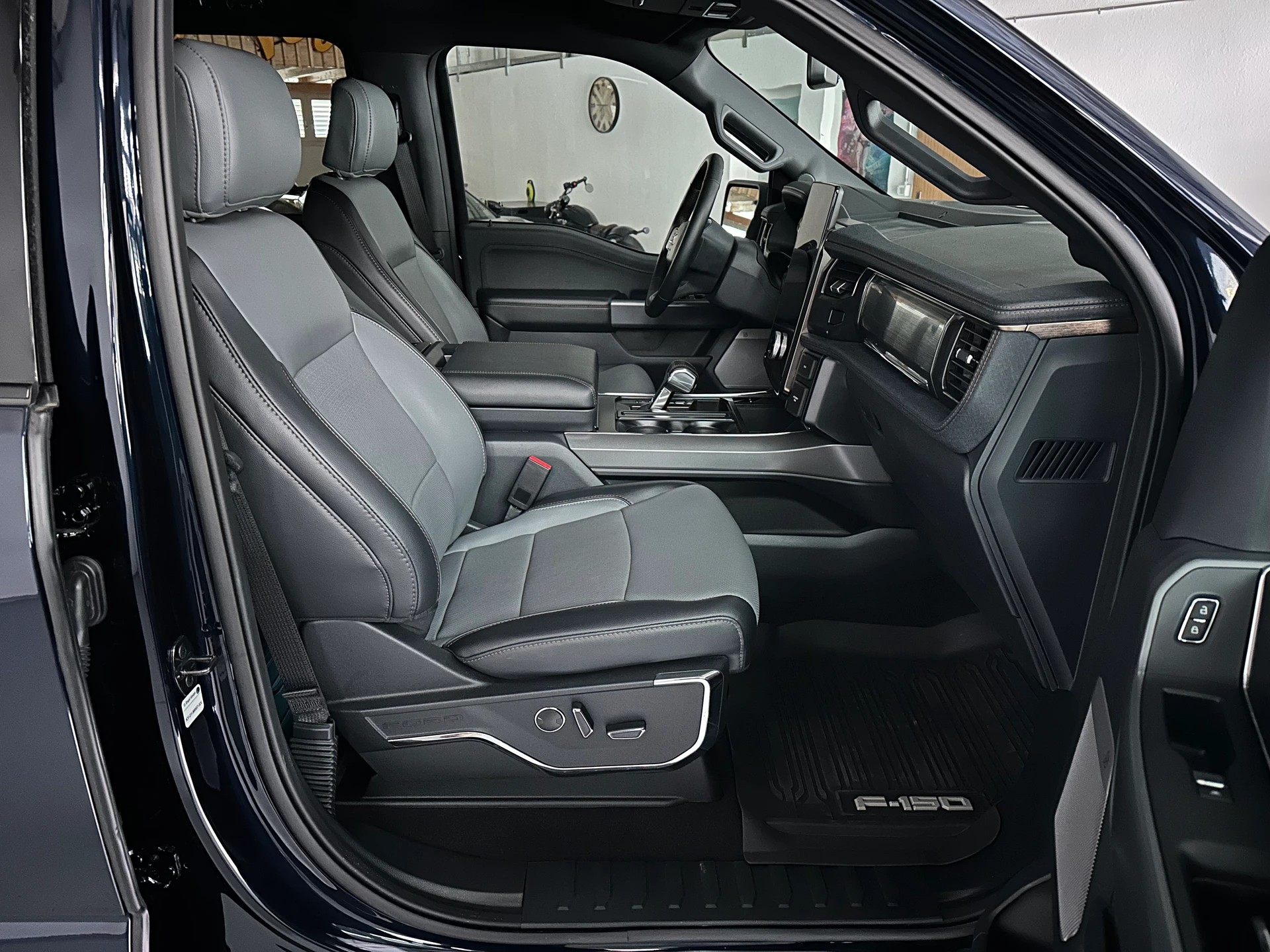 FORD F-150 Lightning-image-6
