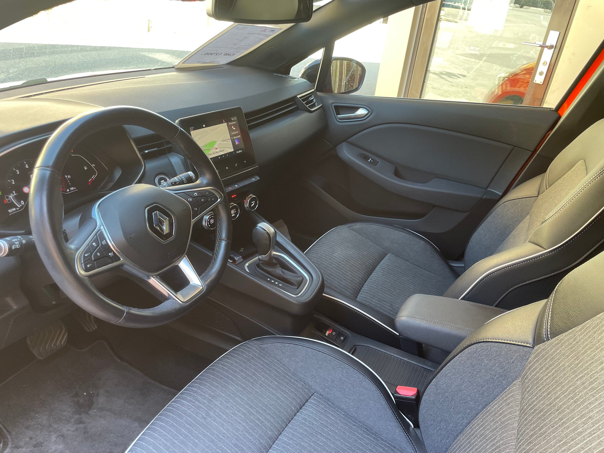 RENAULT Clio 1.3 Intens EDC-image-8