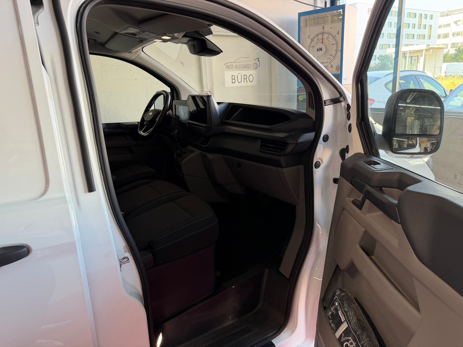 FORD Transit Custom Van 320 L2H1 Trend-image-12