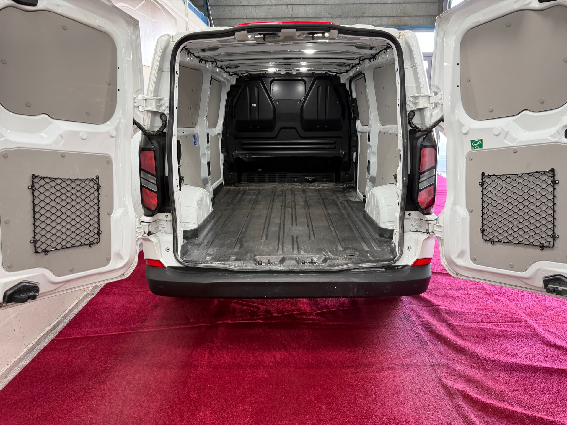 FORD Transit Custom Van 320 L2H1 Trend-image-6