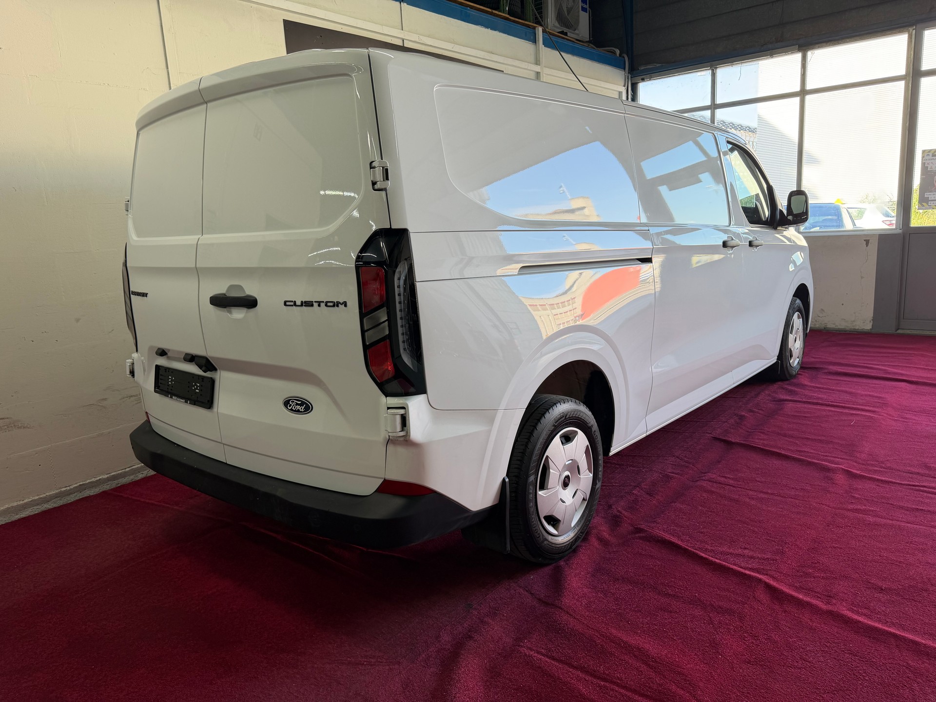 FORD Transit Custom Van 320 L2H1 Trend-image-4