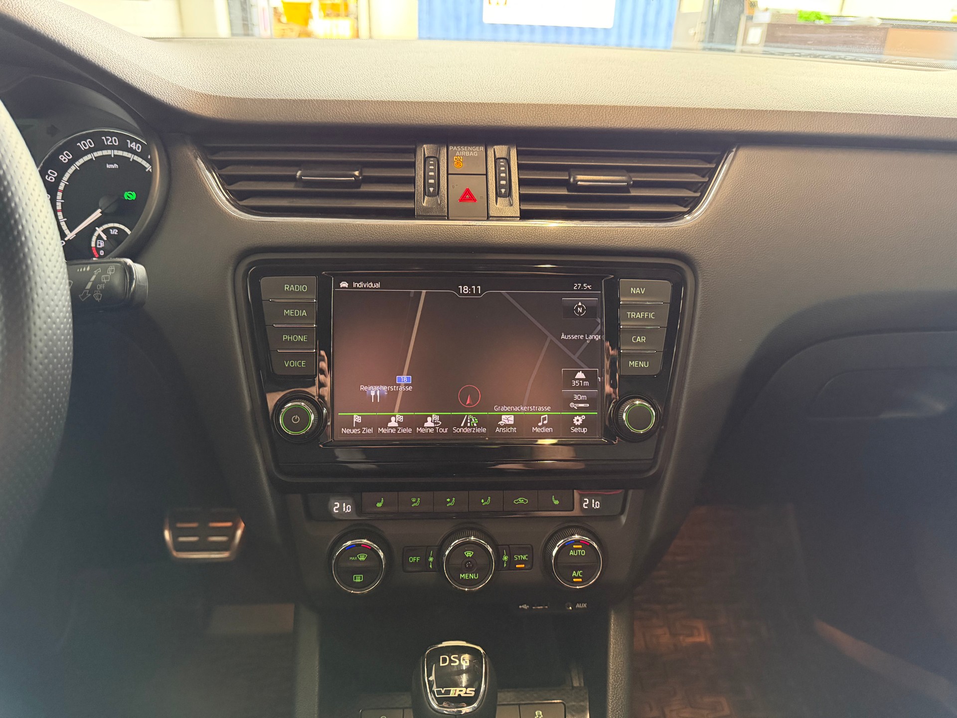 SKODA Octavia Combi 2.0 TDI RS 4x4 DSG-image-17