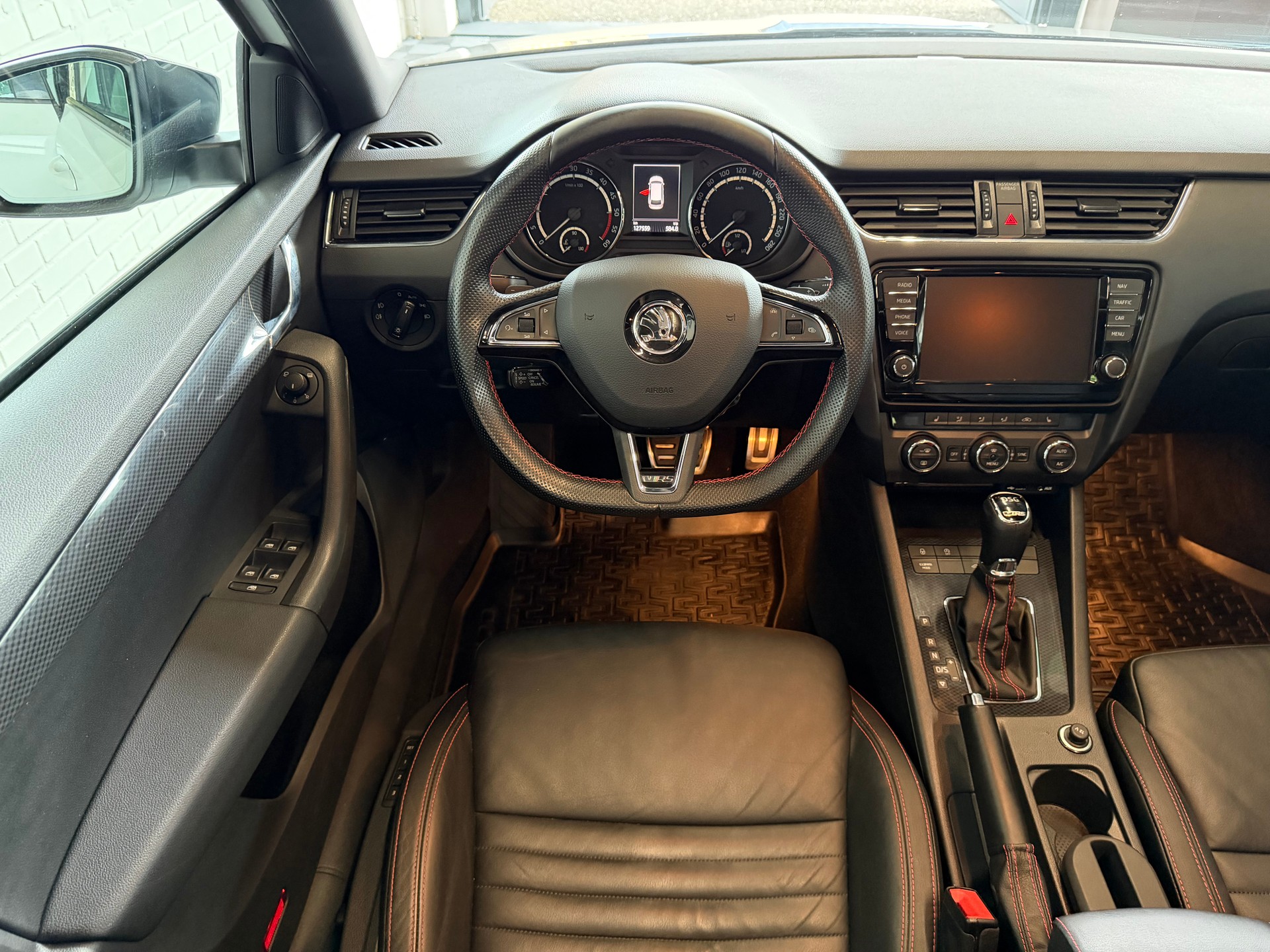 SKODA Octavia Combi 2.0 TDI RS 4x4 DSG-image-14