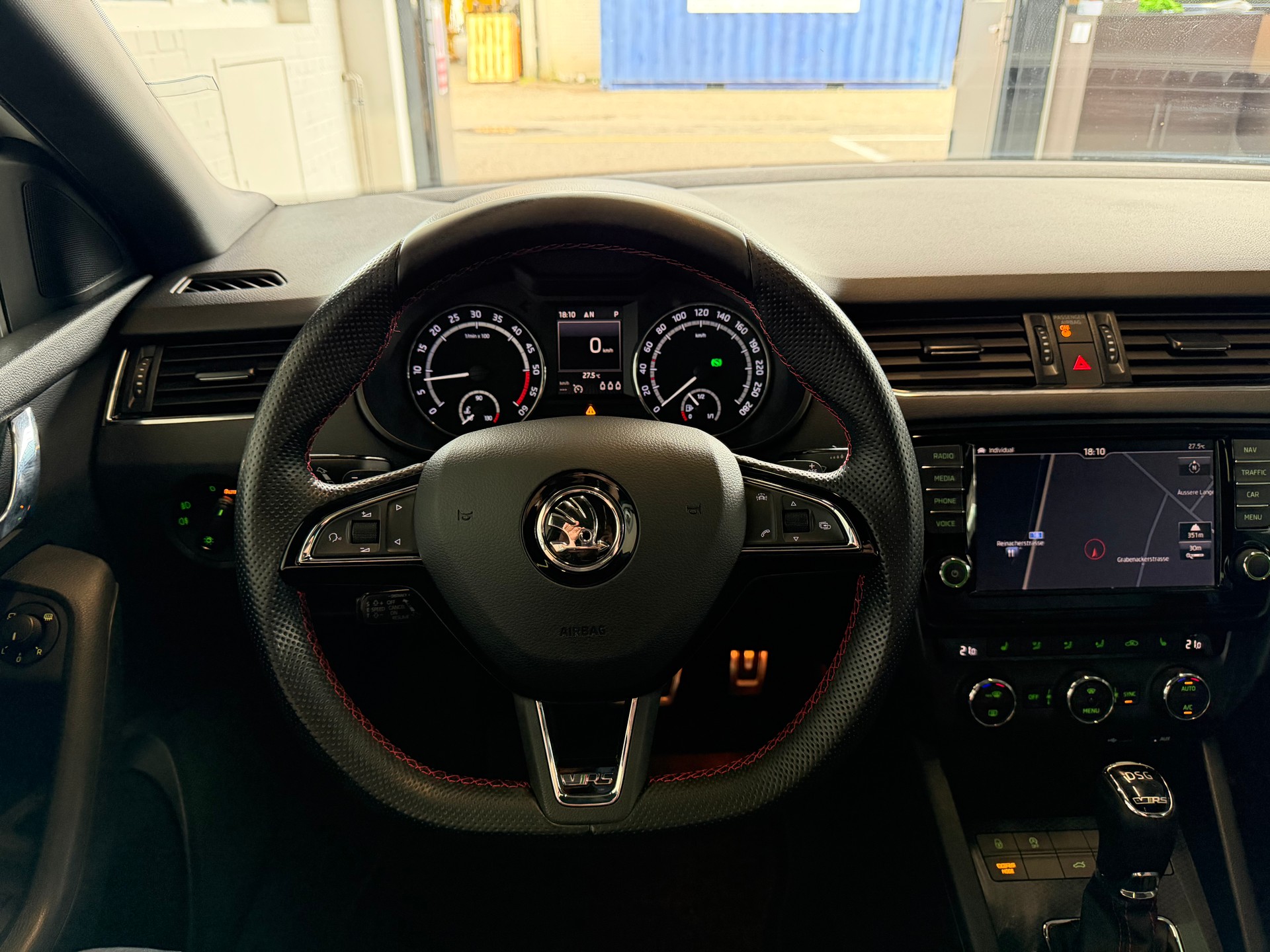 SKODA Octavia Combi 2.0 TDI RS 4x4 DSG-image-15