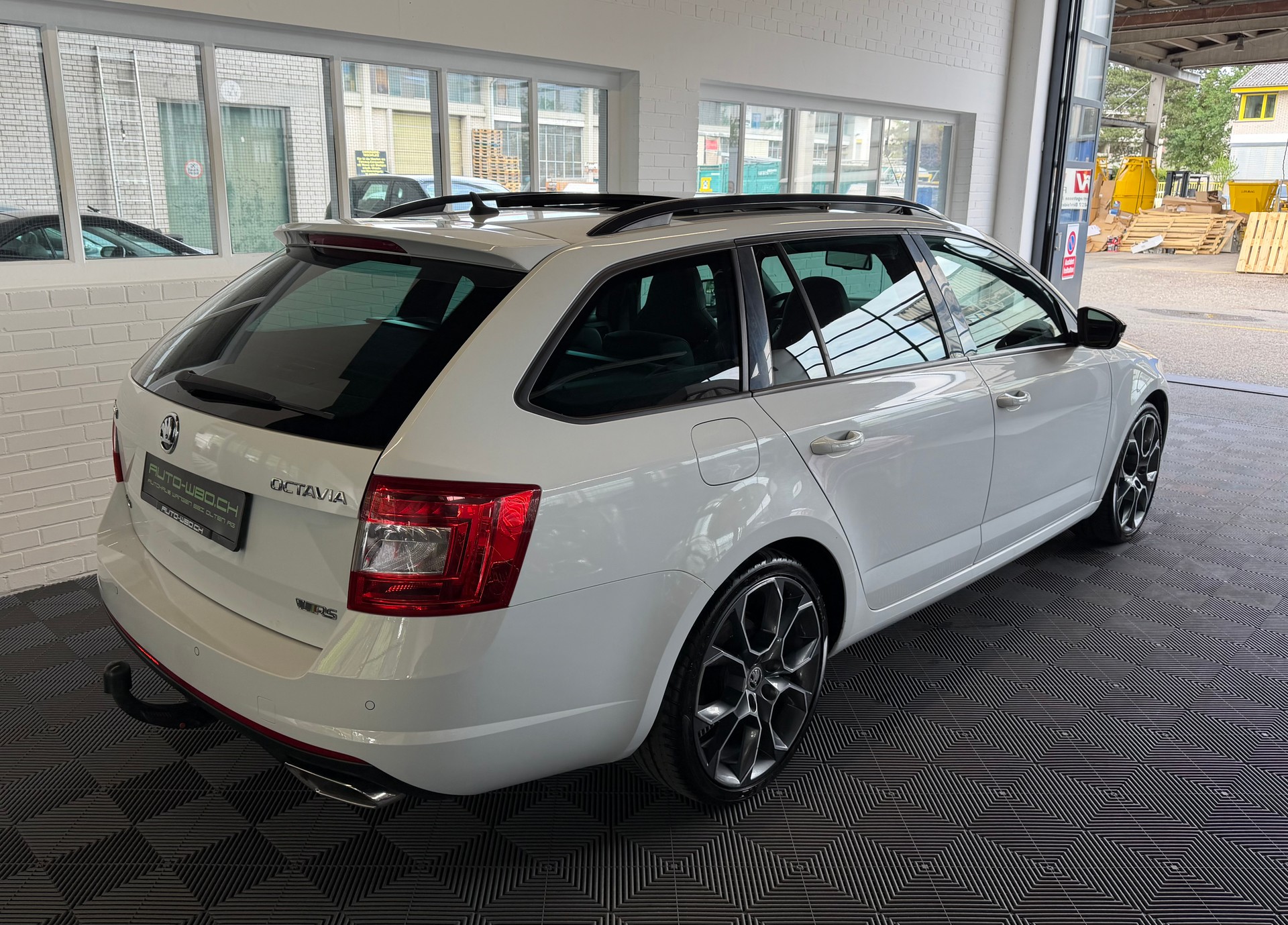 SKODA Octavia Combi 2.0 TDI RS 4x4 DSG-image-2