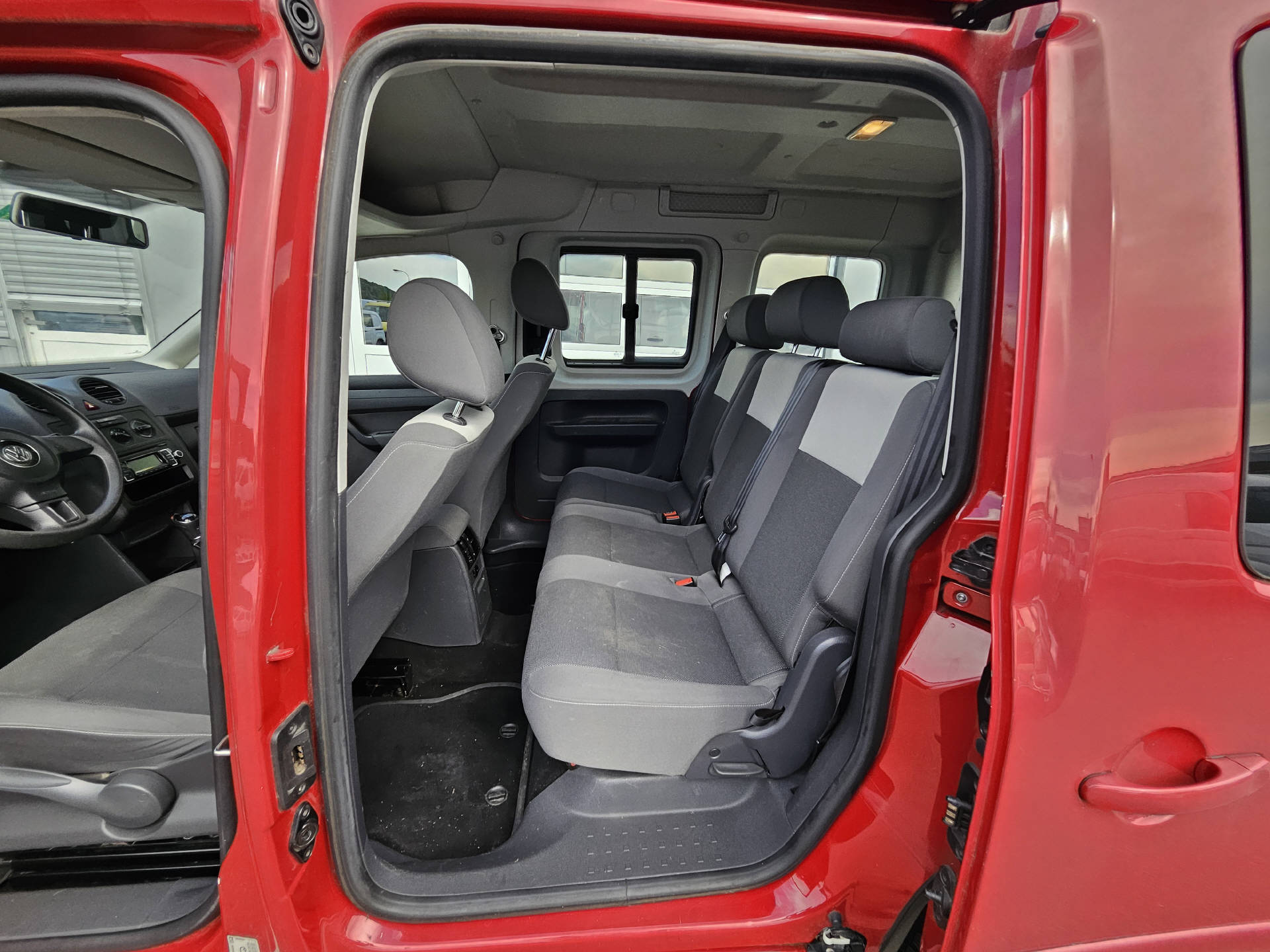 VW Caddy 2.0 TDI 110 Trendline 4m-image-15
