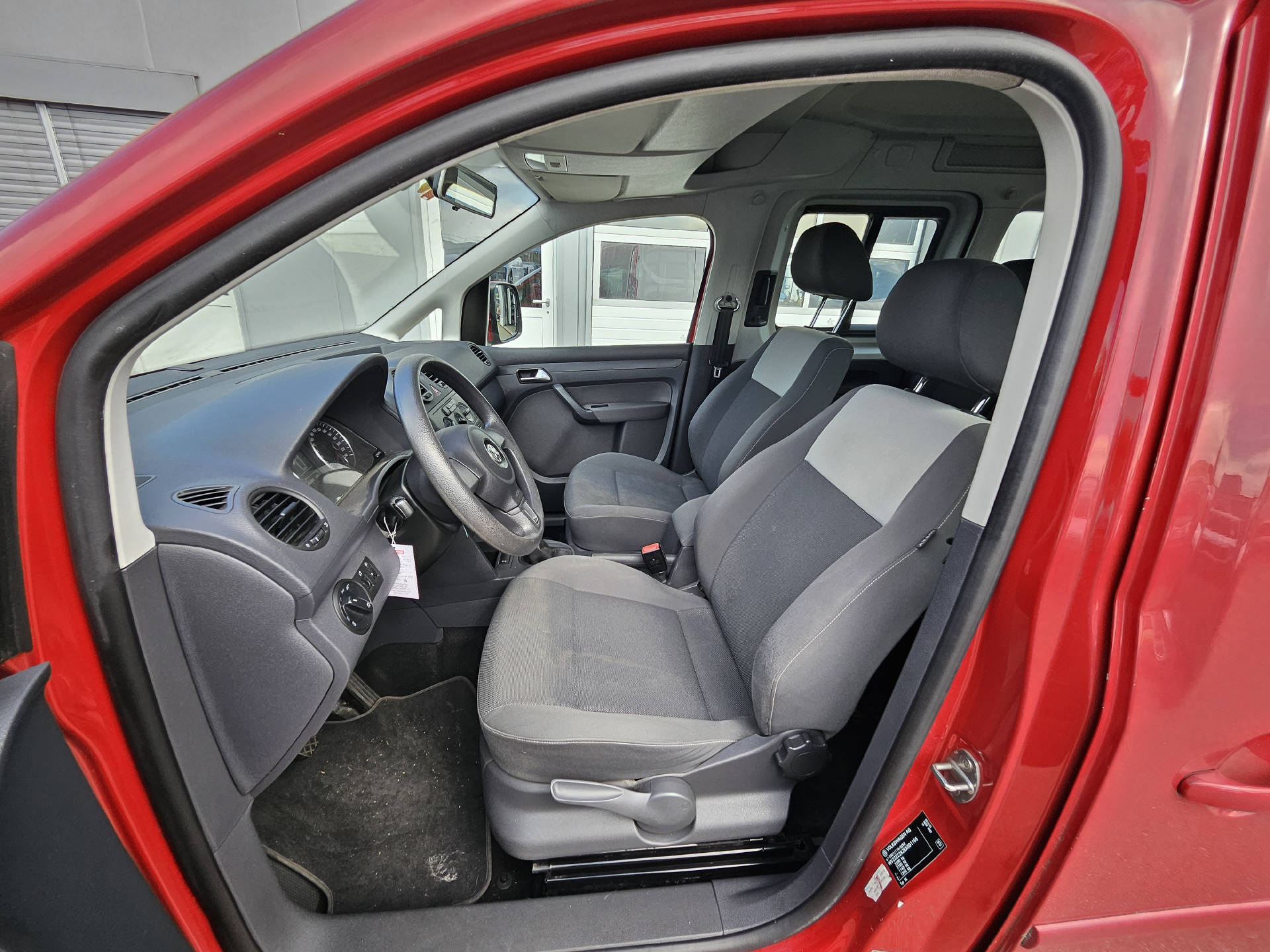 VW Caddy 2.0 TDI 110 Trendline 4m-image-12
