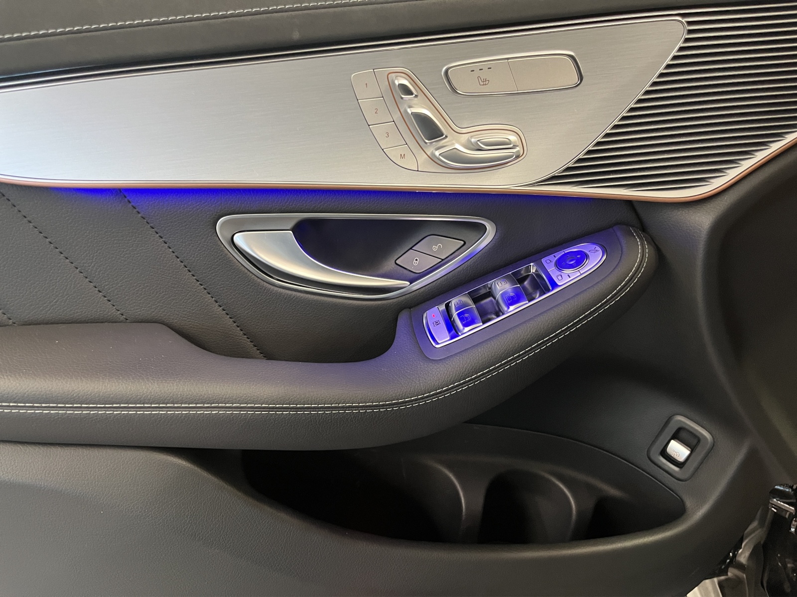 MERCEDES-BENZ EQC 400 4Matic-image-9