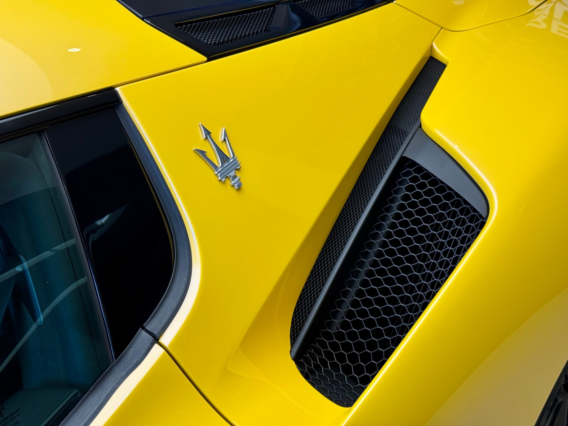 MASERATI MC 20-image-5