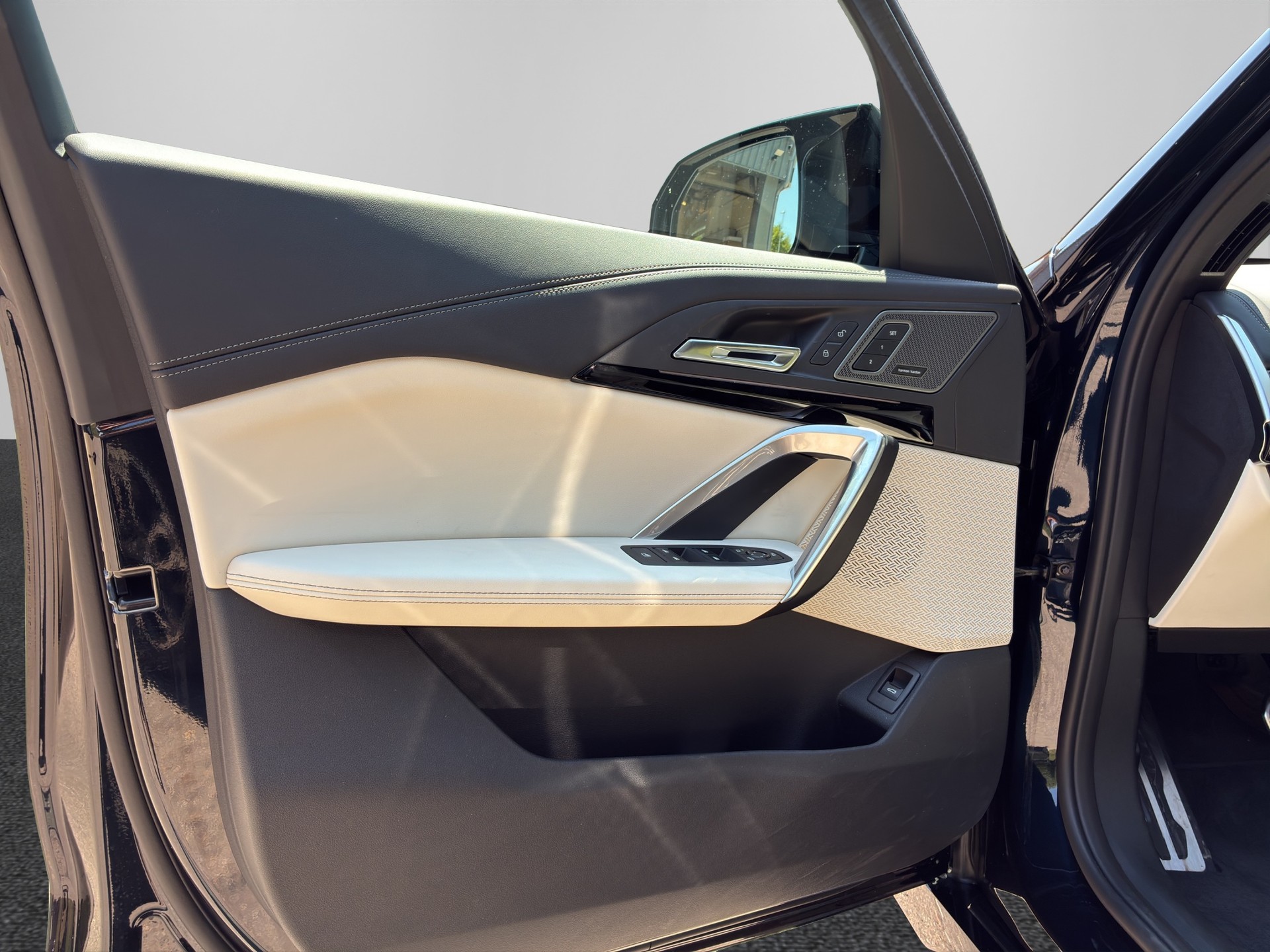 BMW X1 M35i-image-9