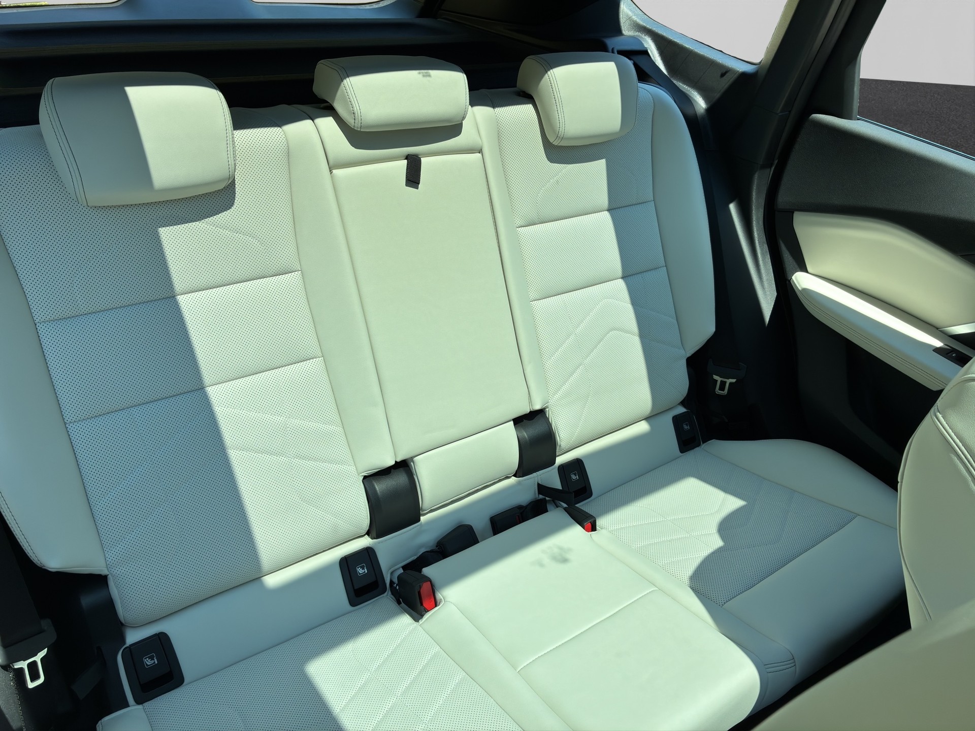 BMW X1 M35i-image-16